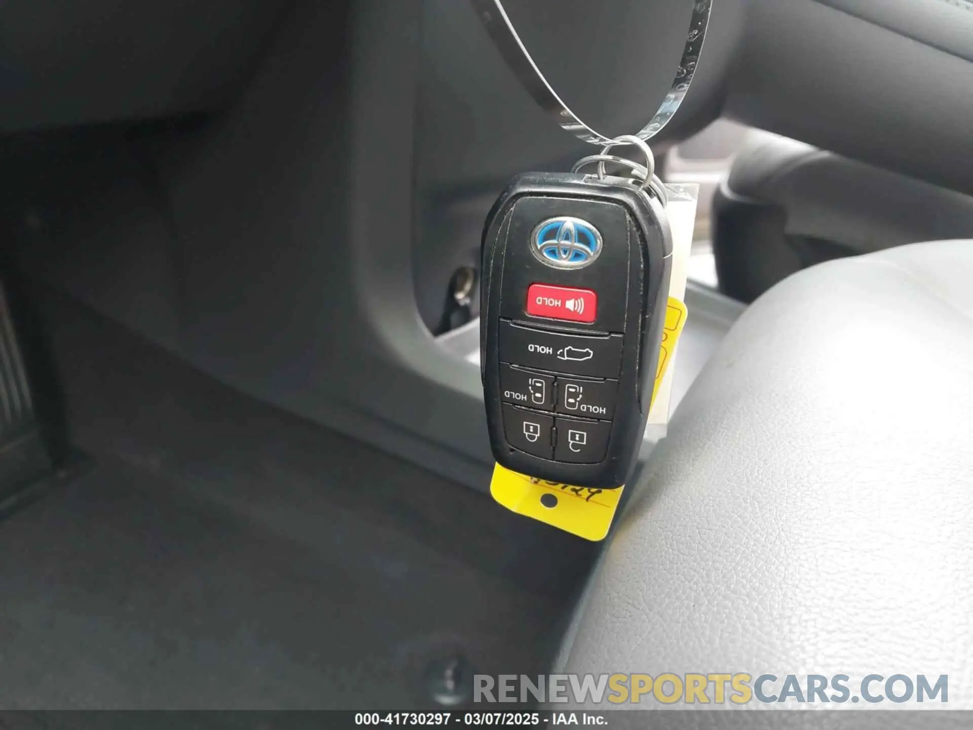 11 Photograph of a damaged car 5TDYRKEC5PS139166 TOYOTA SIENNA 2023