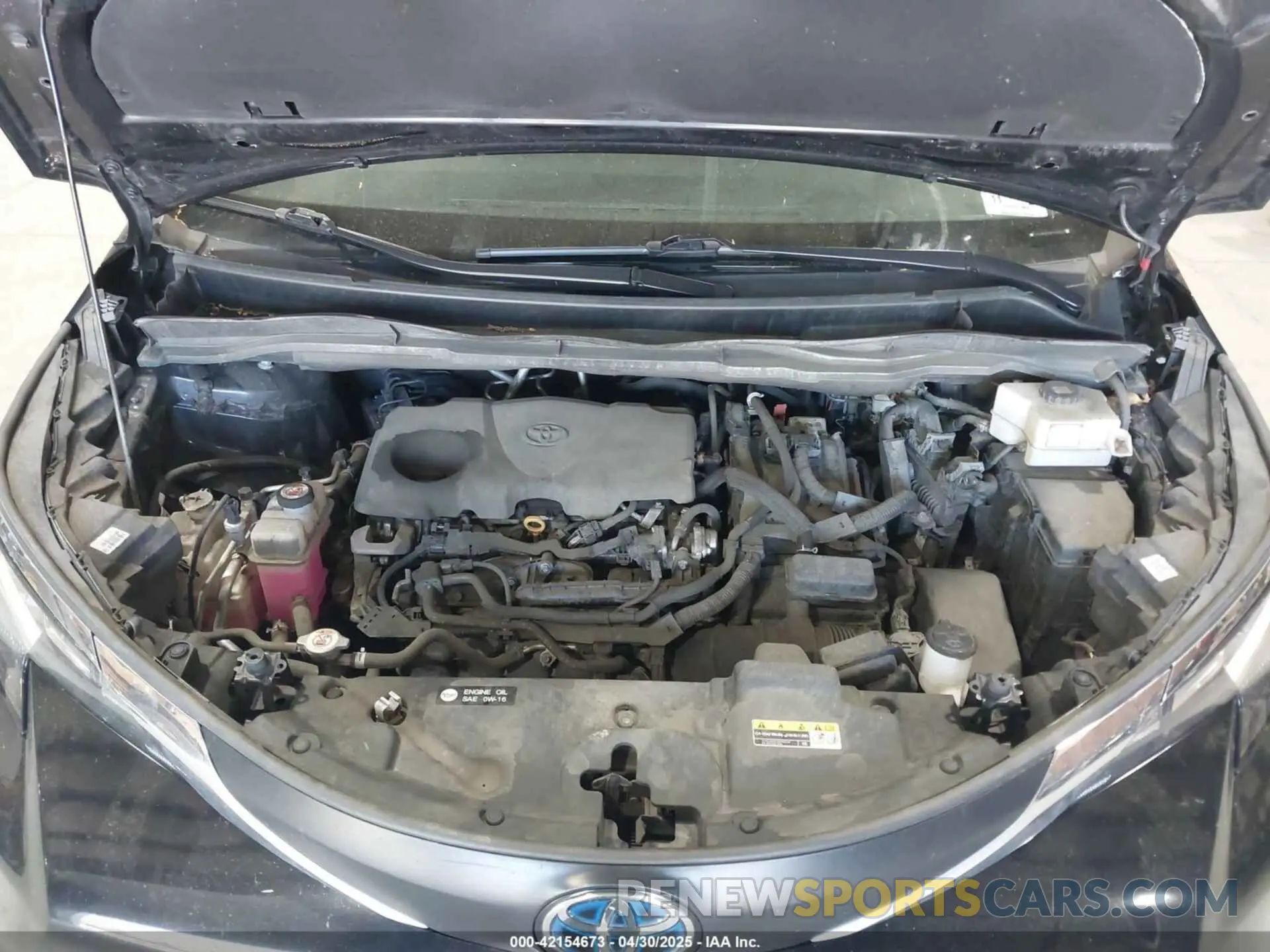 10 Photograph of a damaged car 5TDYRKEC5PS148076 TOYOTA SIENNA 2023