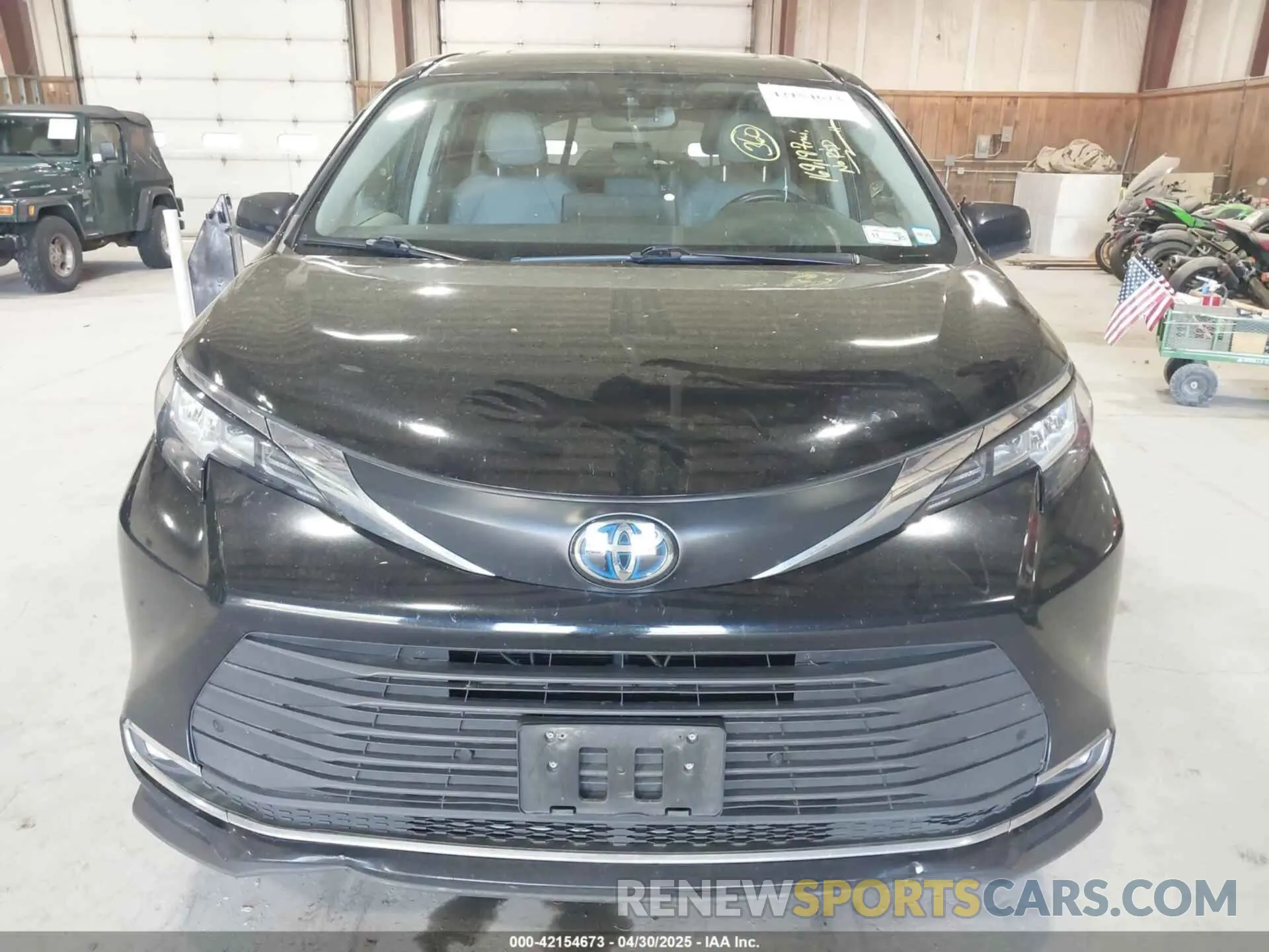12 Photograph of a damaged car 5TDYRKEC5PS148076 TOYOTA SIENNA 2023