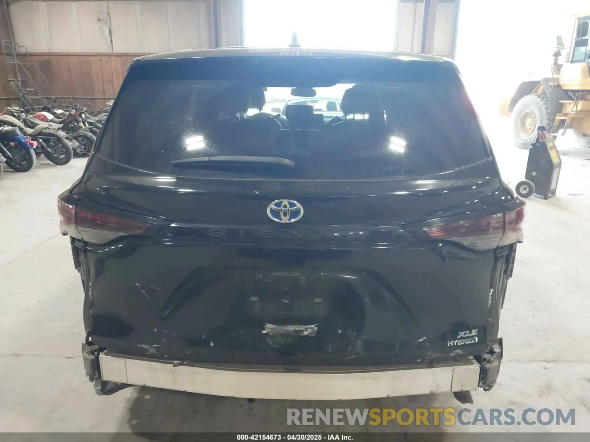 16 Photograph of a damaged car 5TDYRKEC5PS148076 TOYOTA SIENNA 2023