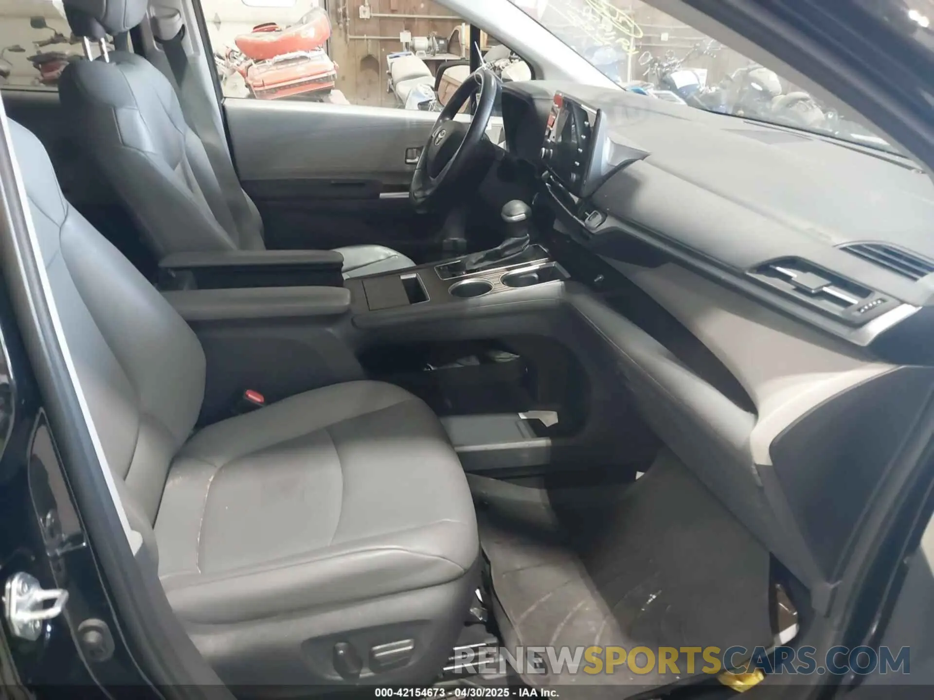 5 Photograph of a damaged car 5TDYRKEC5PS148076 TOYOTA SIENNA 2023