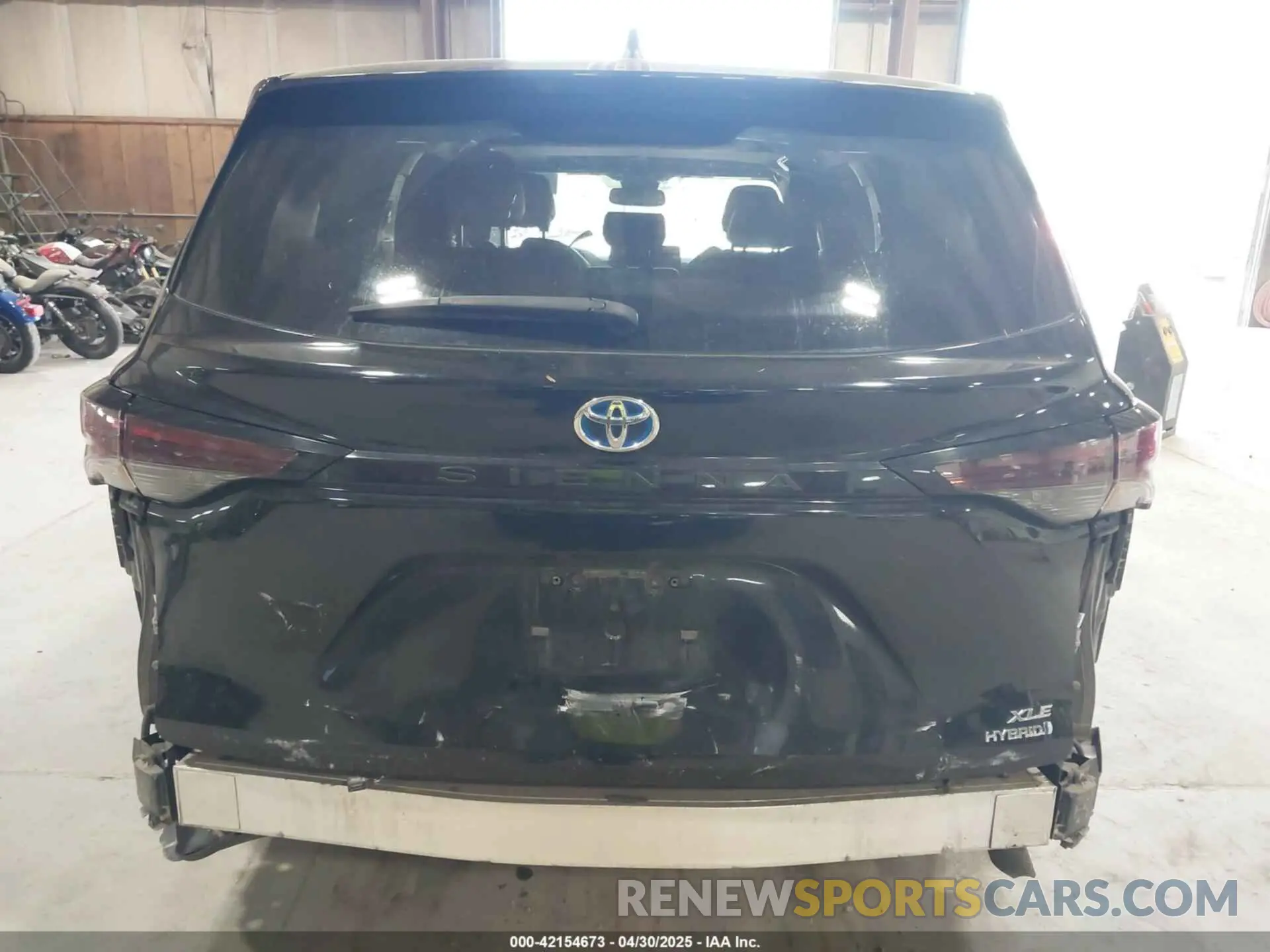 6 Photograph of a damaged car 5TDYRKEC5PS148076 TOYOTA SIENNA 2023