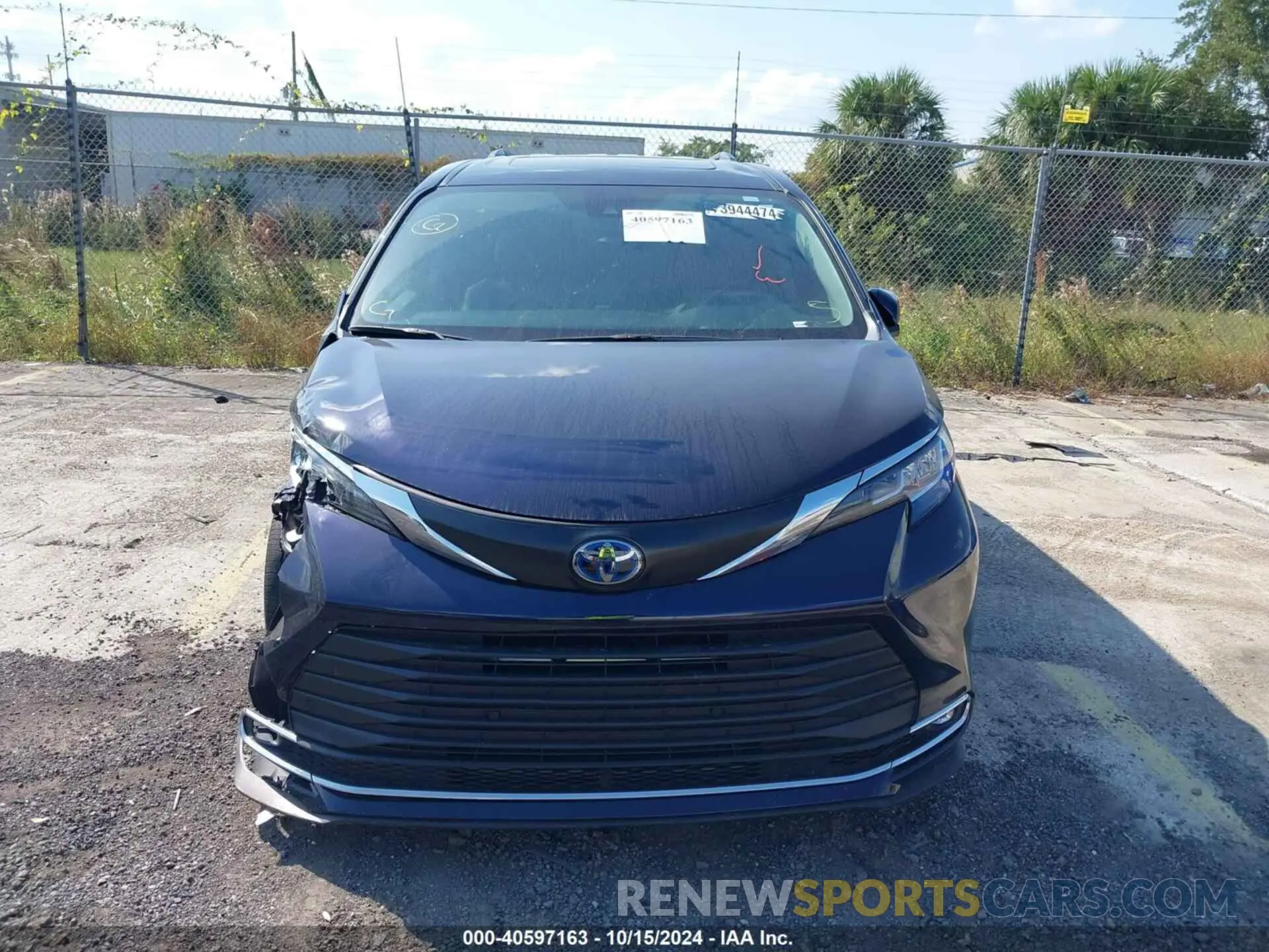 12 Photograph of a damaged car 5TDYRKEC6PS163718 TOYOTA SIENNA 2023