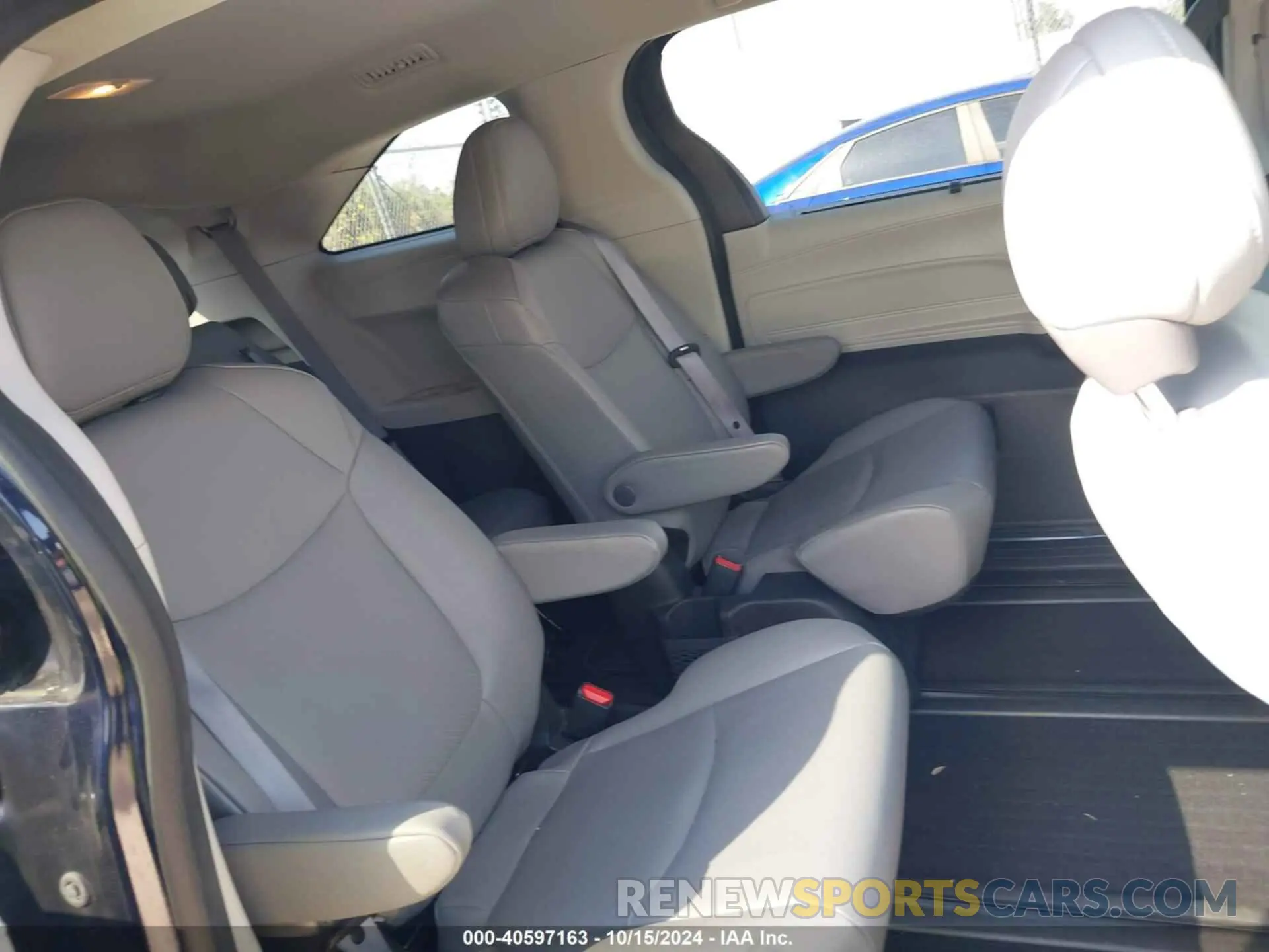 8 Photograph of a damaged car 5TDYRKEC6PS163718 TOYOTA SIENNA 2023