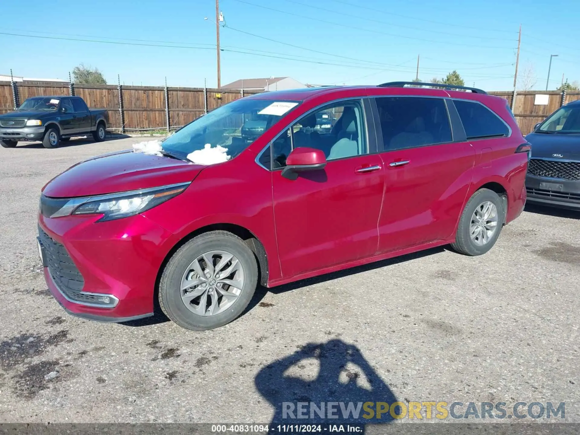 2 Photograph of a damaged car 5TDYRKEC6PS165369 TOYOTA SIENNA 2023