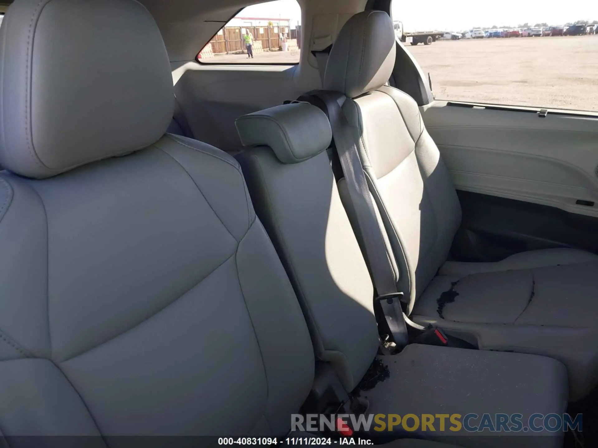 8 Photograph of a damaged car 5TDYRKEC6PS165369 TOYOTA SIENNA 2023