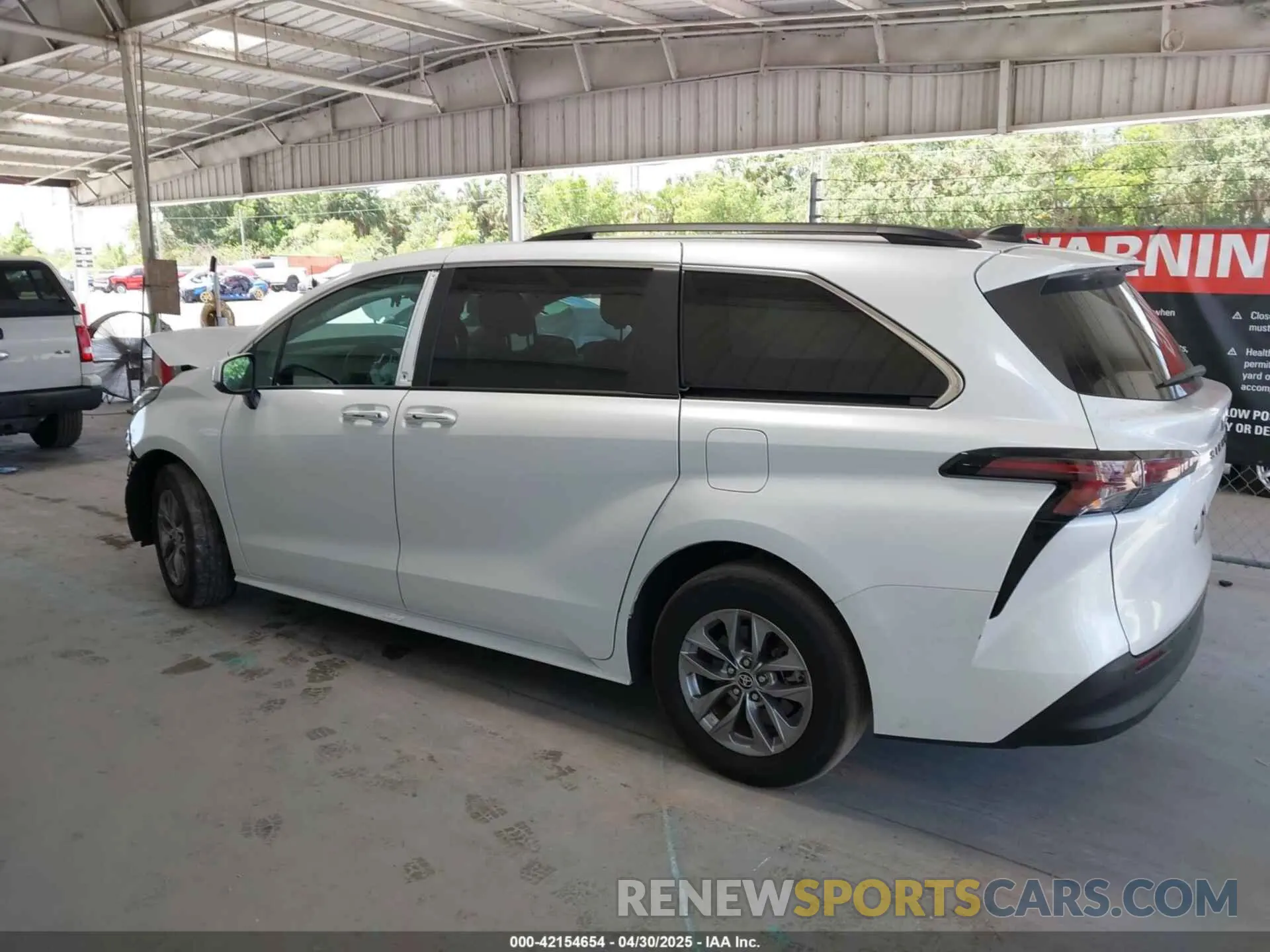 15 Photograph of a damaged car 5TDYRKEC9PS176415 TOYOTA SIENNA 2023