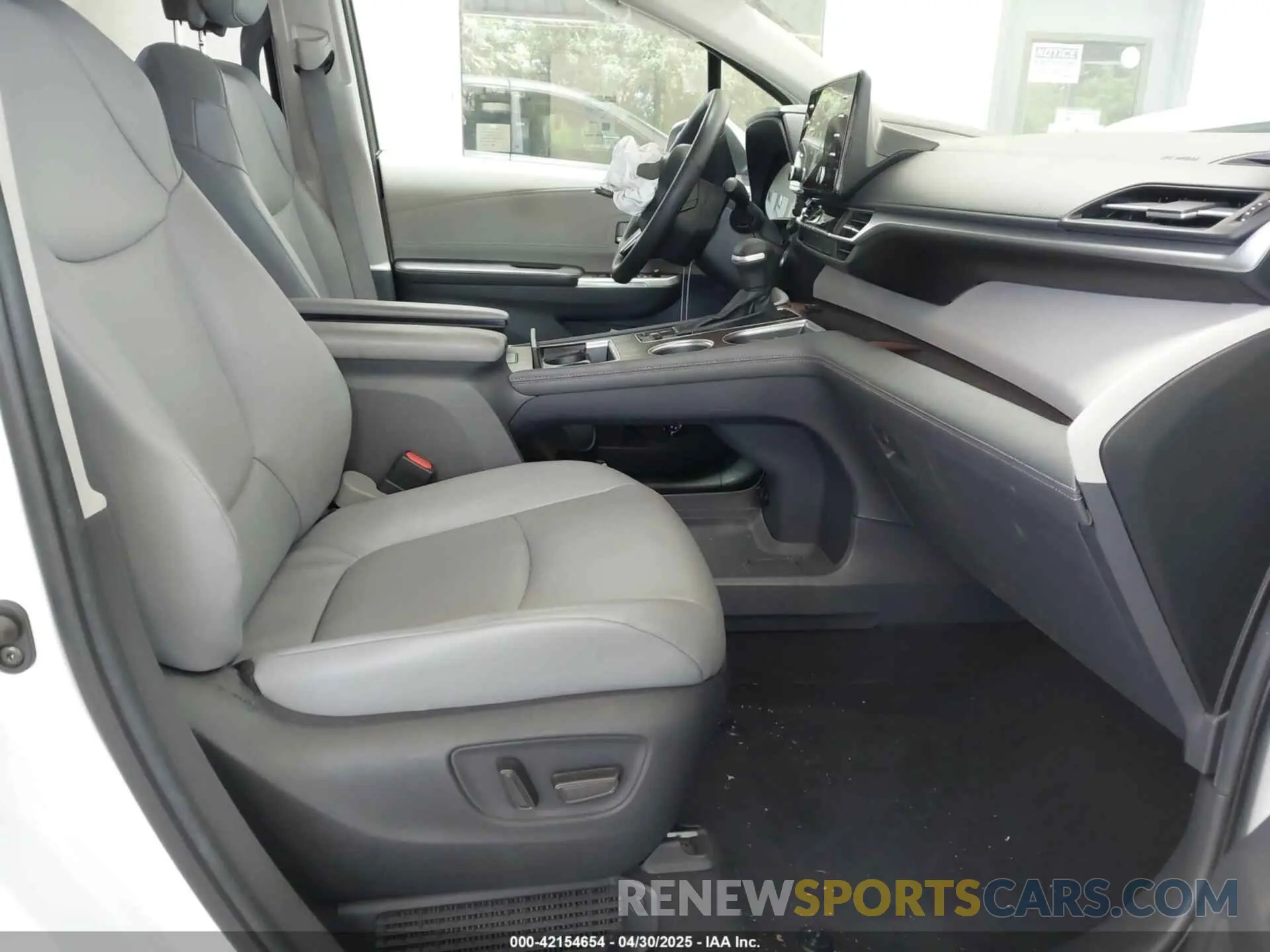 5 Photograph of a damaged car 5TDYRKEC9PS176415 TOYOTA SIENNA 2023
