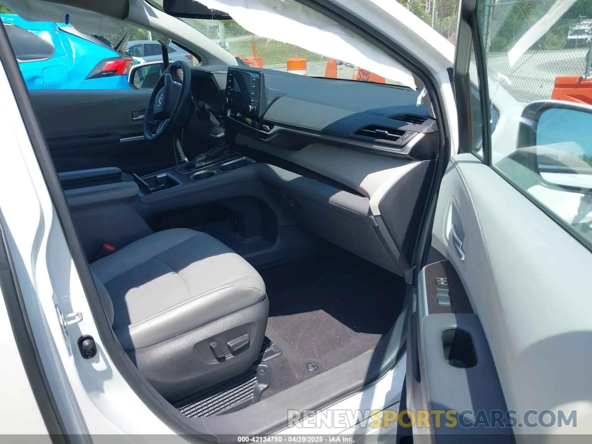 5 Фотография поврежденного автомобиля 5TDYSKFC3PS075938 TOYOTA SIENNA 2023