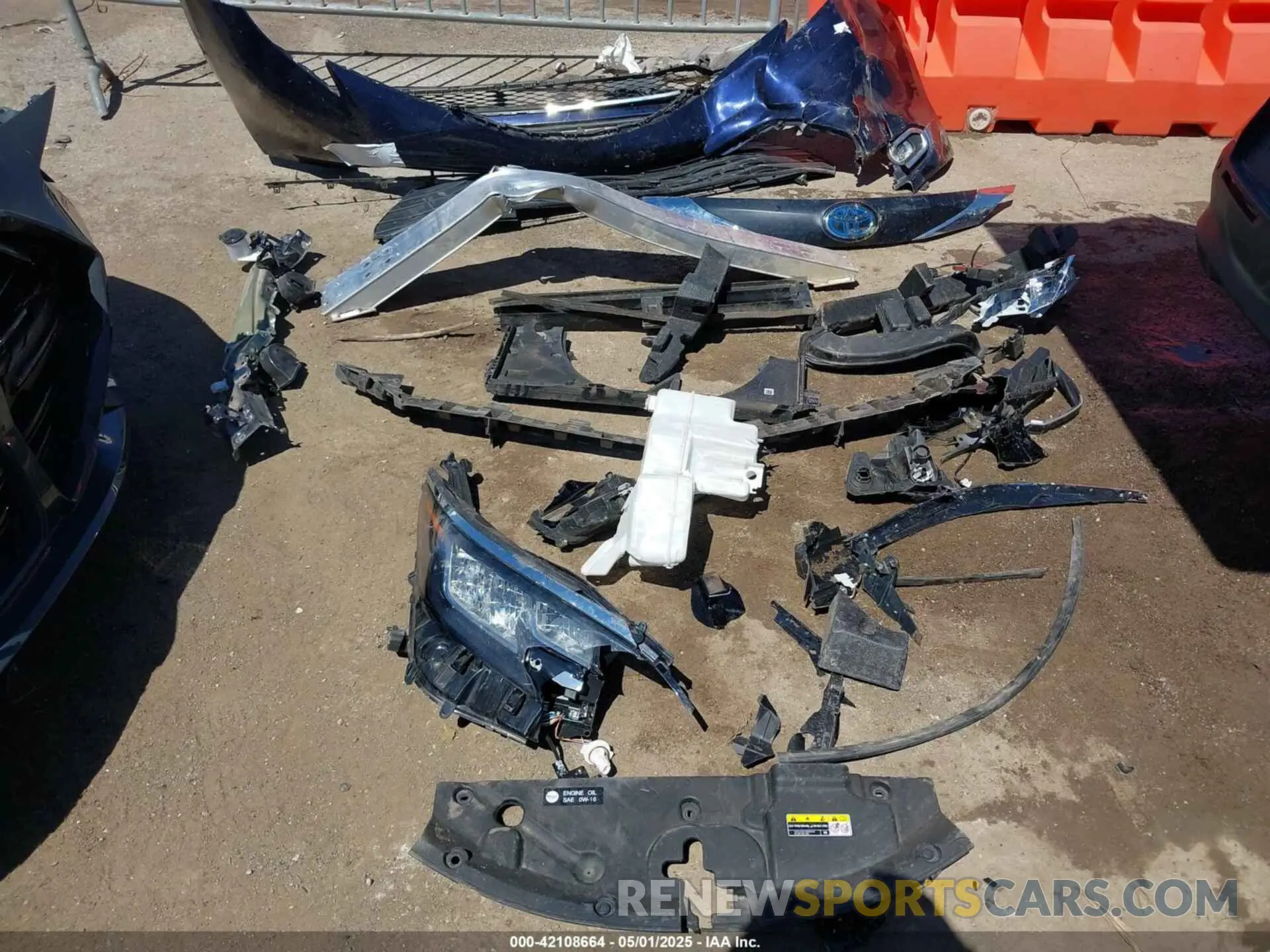 12 Photograph of a damaged car 5TDYSKFC6PS081443 TOYOTA SIENNA 2023