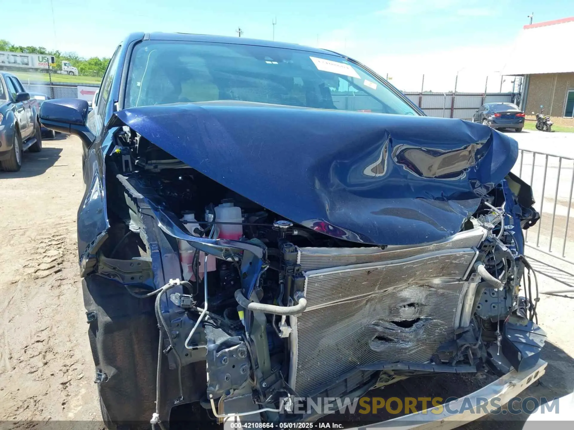 13 Photograph of a damaged car 5TDYSKFC6PS081443 TOYOTA SIENNA 2023