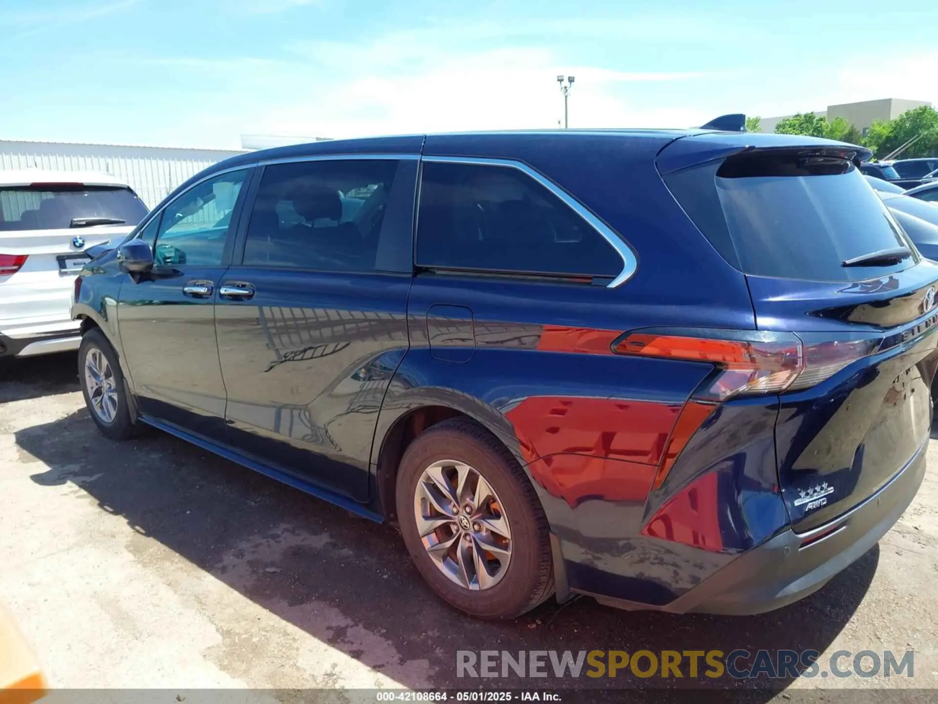 15 Photograph of a damaged car 5TDYSKFC6PS081443 TOYOTA SIENNA 2023