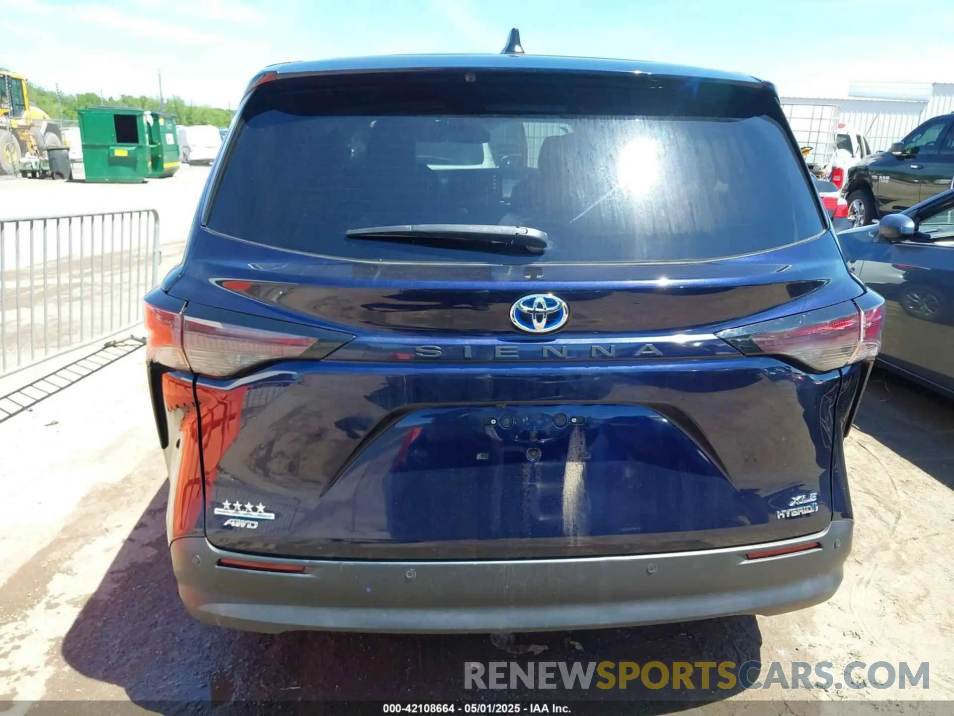 17 Photograph of a damaged car 5TDYSKFC6PS081443 TOYOTA SIENNA 2023