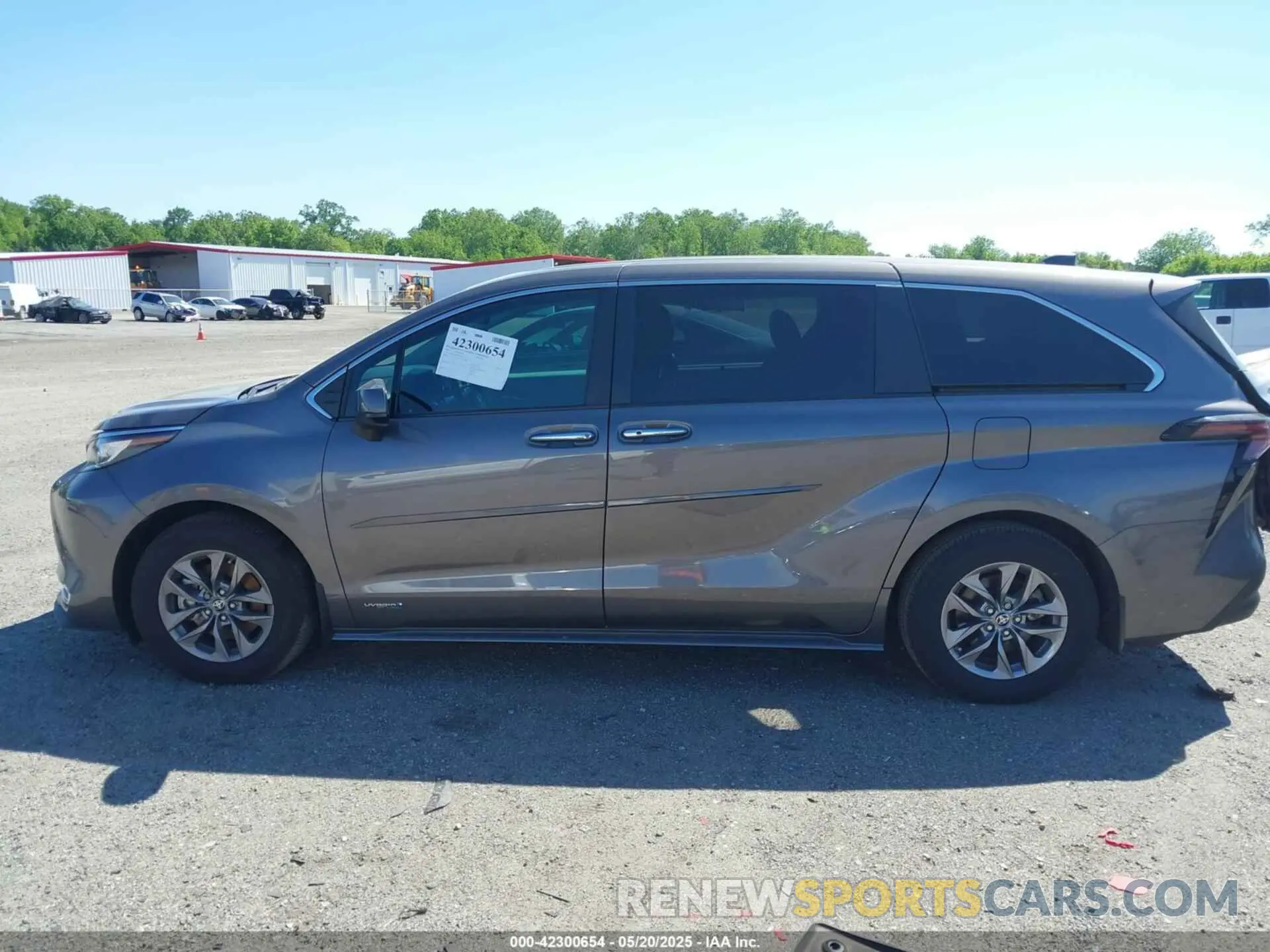 14 Photograph of a damaged car 5TDYSKFC8PS083887 TOYOTA SIENNA 2023