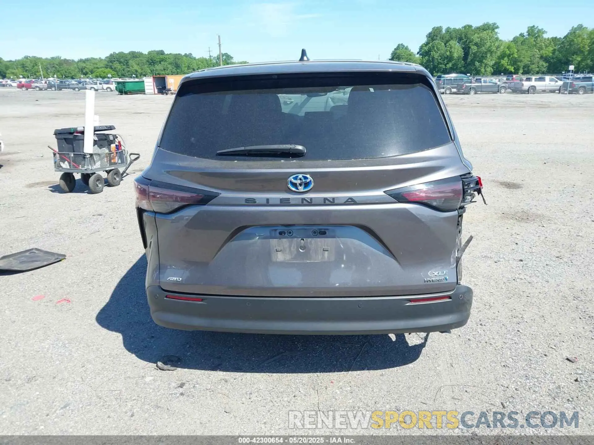 16 Photograph of a damaged car 5TDYSKFC8PS083887 TOYOTA SIENNA 2023