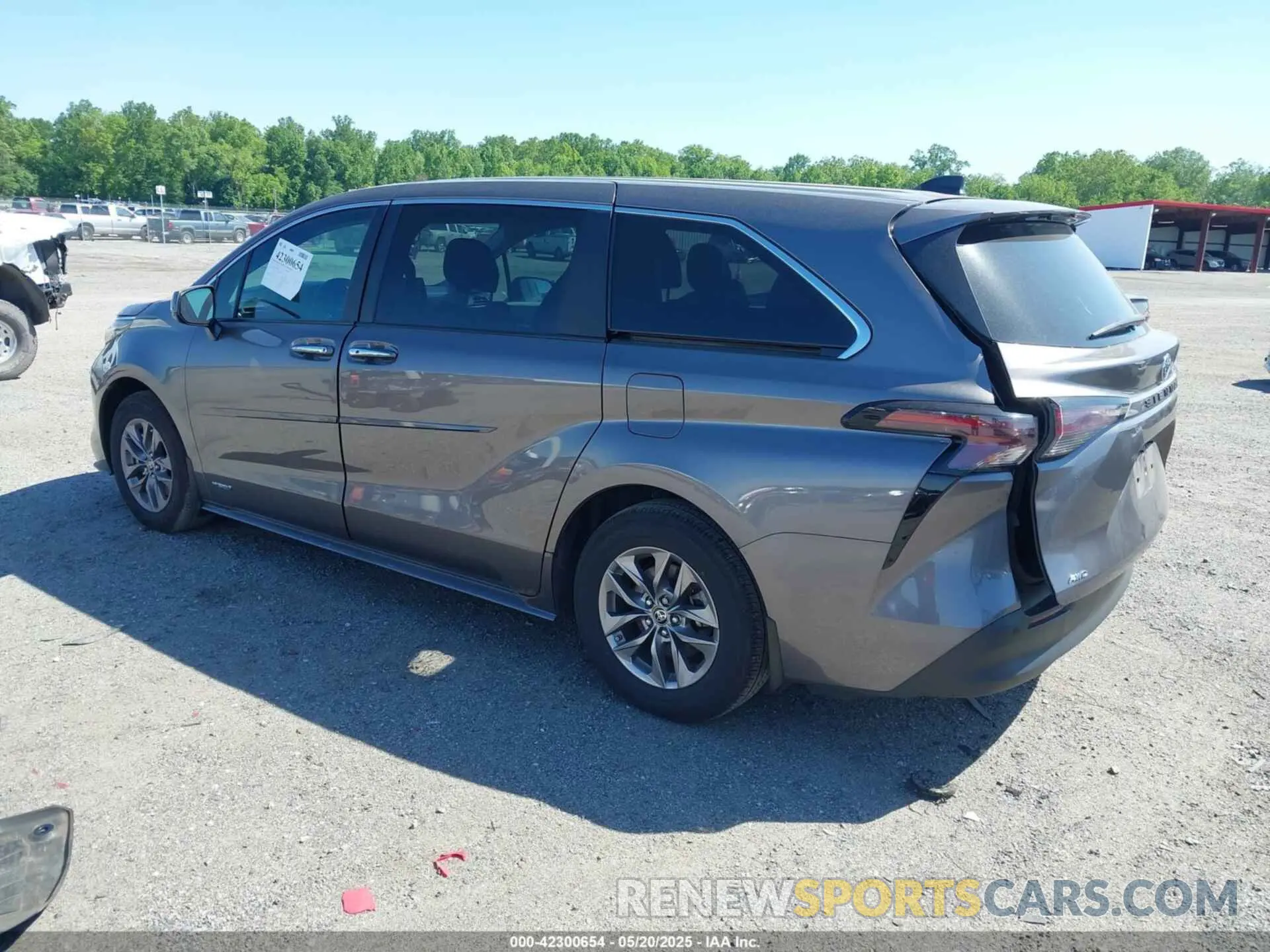 3 Photograph of a damaged car 5TDYSKFC8PS083887 TOYOTA SIENNA 2023