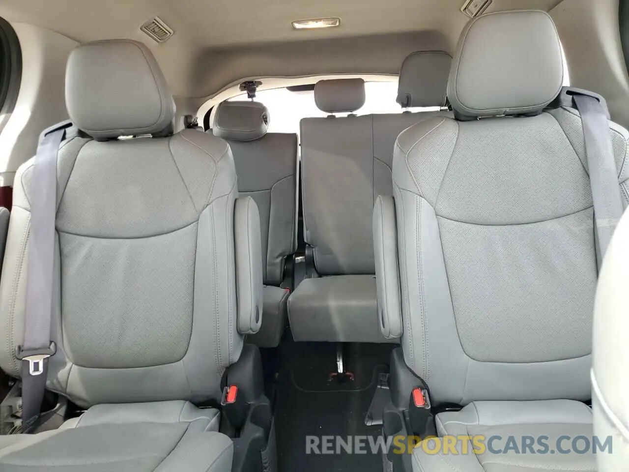 10 Photograph of a damaged car 5TDZRKEC4PS167769 TOYOTA SIENNA 2023