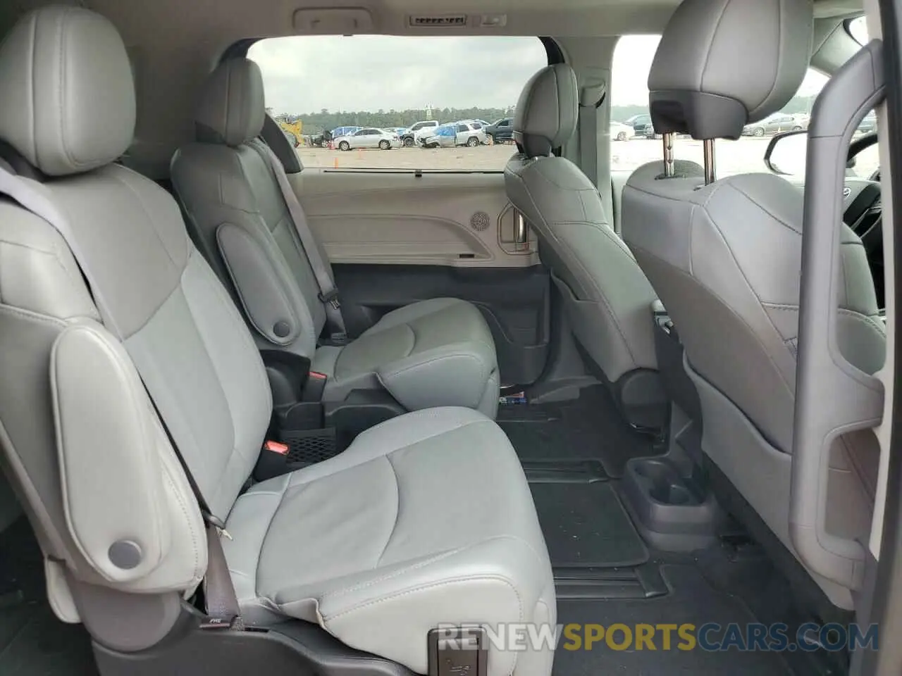 11 Photograph of a damaged car 5TDZRKEC4PS167769 TOYOTA SIENNA 2023