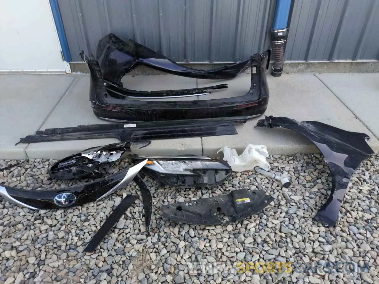 13 Photograph of a damaged car 5TDZSKFC8PS096076 TOYOTA SIENNA 2023