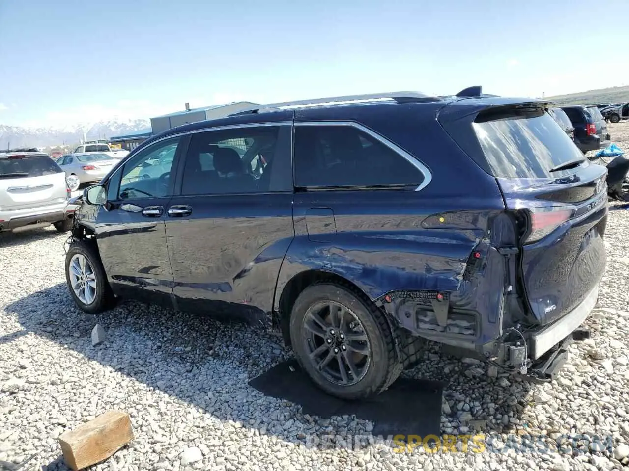 2 Photograph of a damaged car 5TDZSKFC8PS096076 TOYOTA SIENNA 2023
