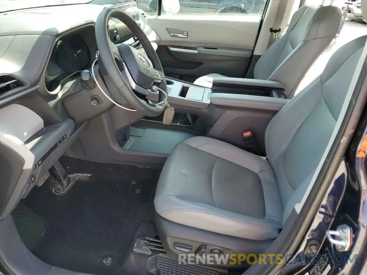 7 Photograph of a damaged car 5TDZSKFC8PS096076 TOYOTA SIENNA 2023