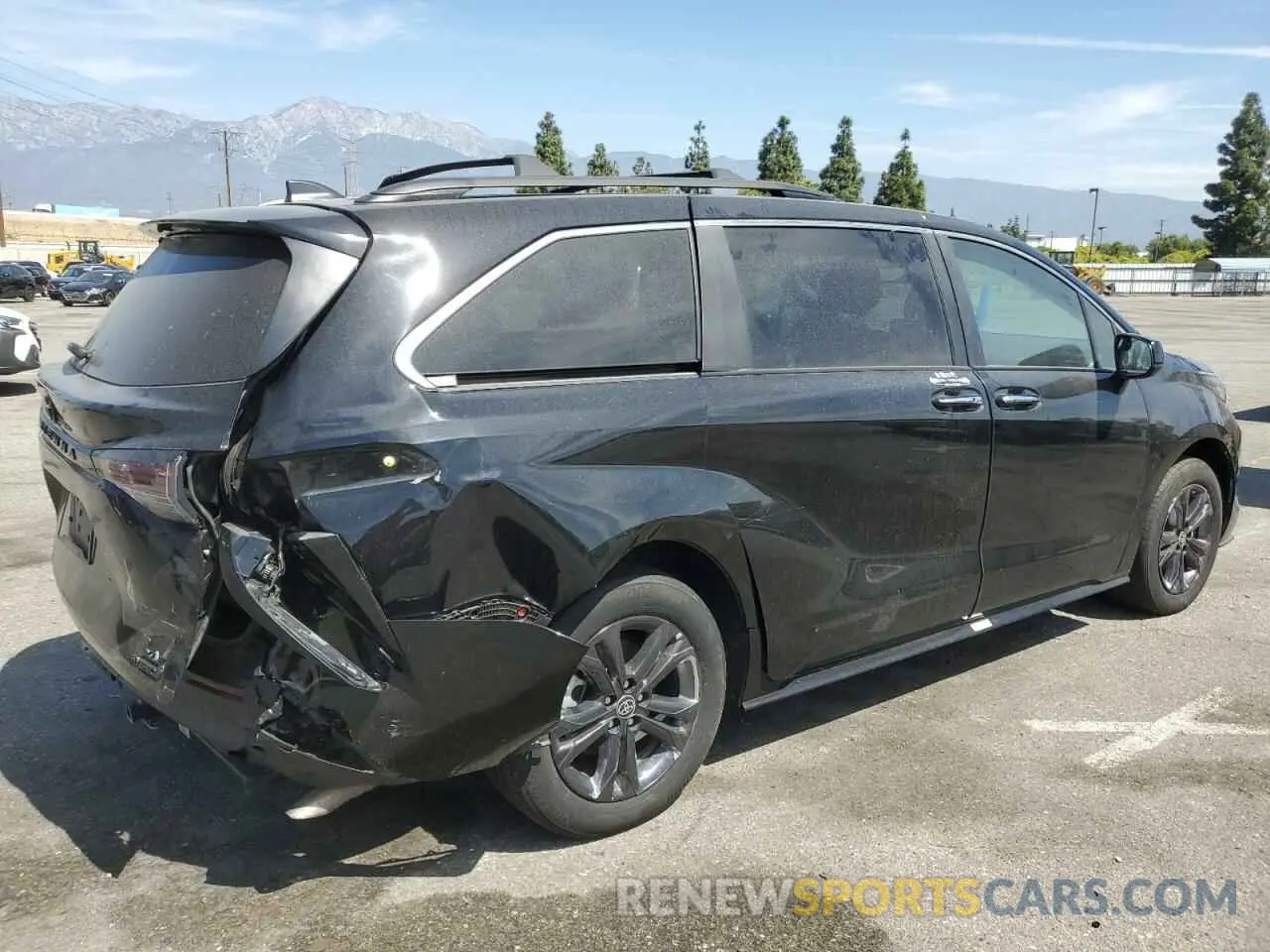 3 Photograph of a damaged car 5TDCSKFC4RS117272 TOYOTA SIENNA 2024