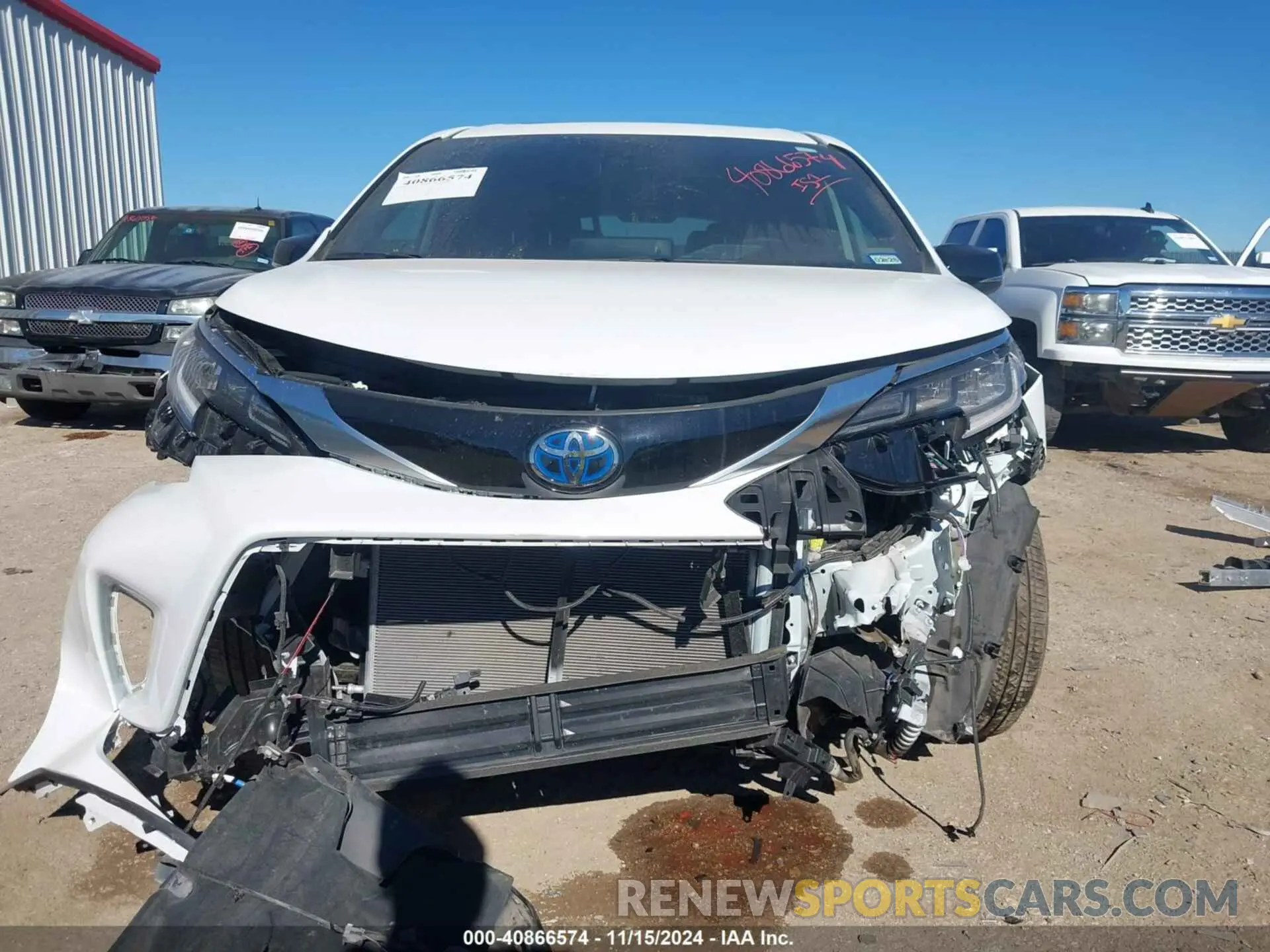 12 Photograph of a damaged car 5TDCSKFC8RS124497 TOYOTA SIENNA 2024