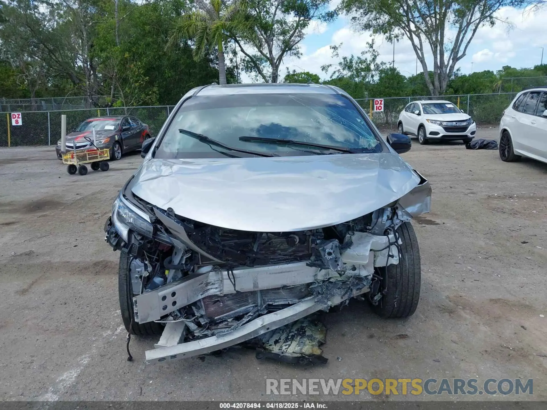 12 Фотография поврежденного автомобиля 5TDDRKEC4RS186108 TOYOTA SIENNA 2024