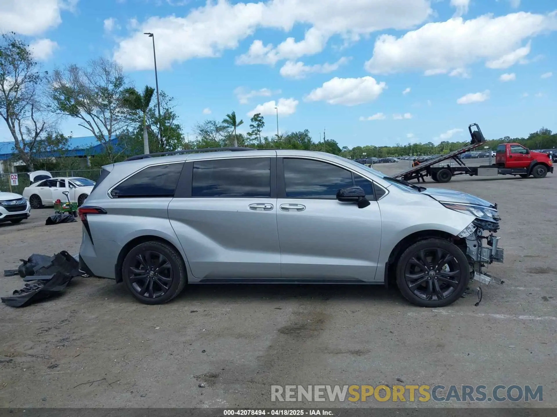 13 Фотография поврежденного автомобиля 5TDDRKEC4RS186108 TOYOTA SIENNA 2024