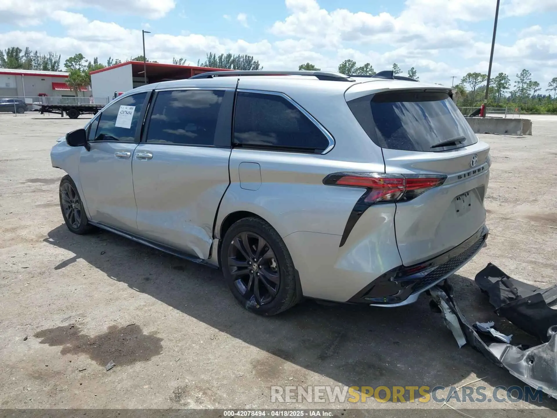 3 Фотография поврежденного автомобиля 5TDDRKEC4RS186108 TOYOTA SIENNA 2024