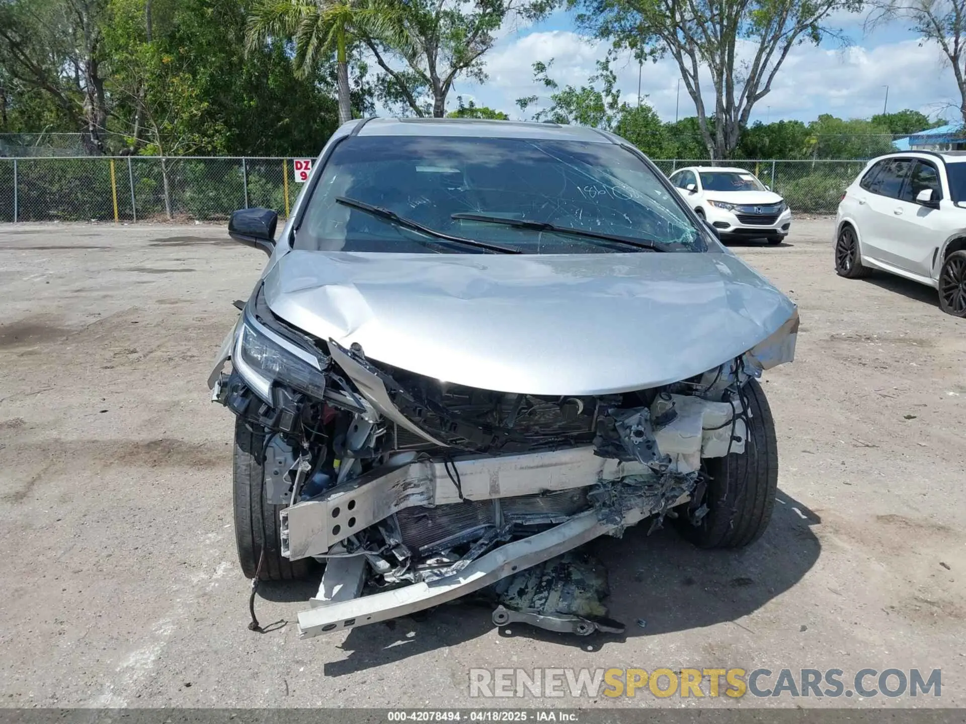 6 Фотография поврежденного автомобиля 5TDDRKEC4RS186108 TOYOTA SIENNA 2024