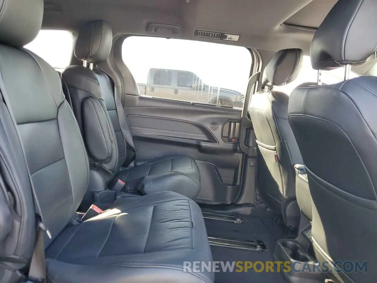 11 Фотография поврежденного автомобиля 5TDDRKEC7RS192680 TOYOTA SIENNA 2024