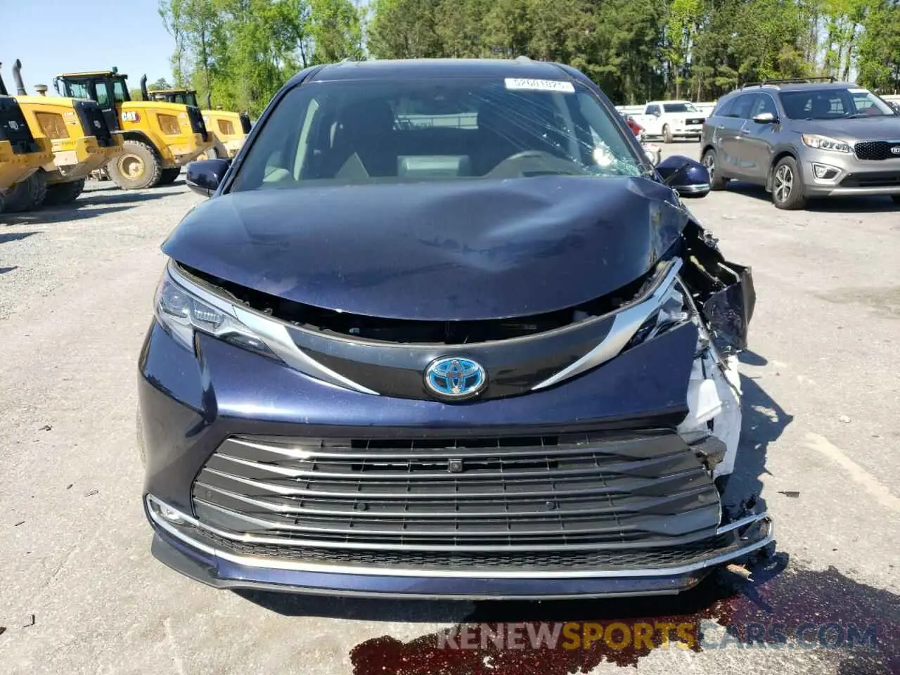 5 Photograph of a damaged car 5TDERKEC0RS187244 TOYOTA SIENNA 2024