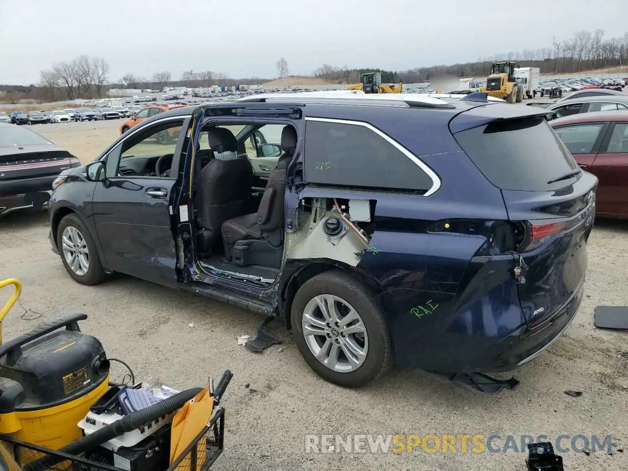 2 Photograph of a damaged car 5TDESKFC1RS111924 TOYOTA SIENNA 2024