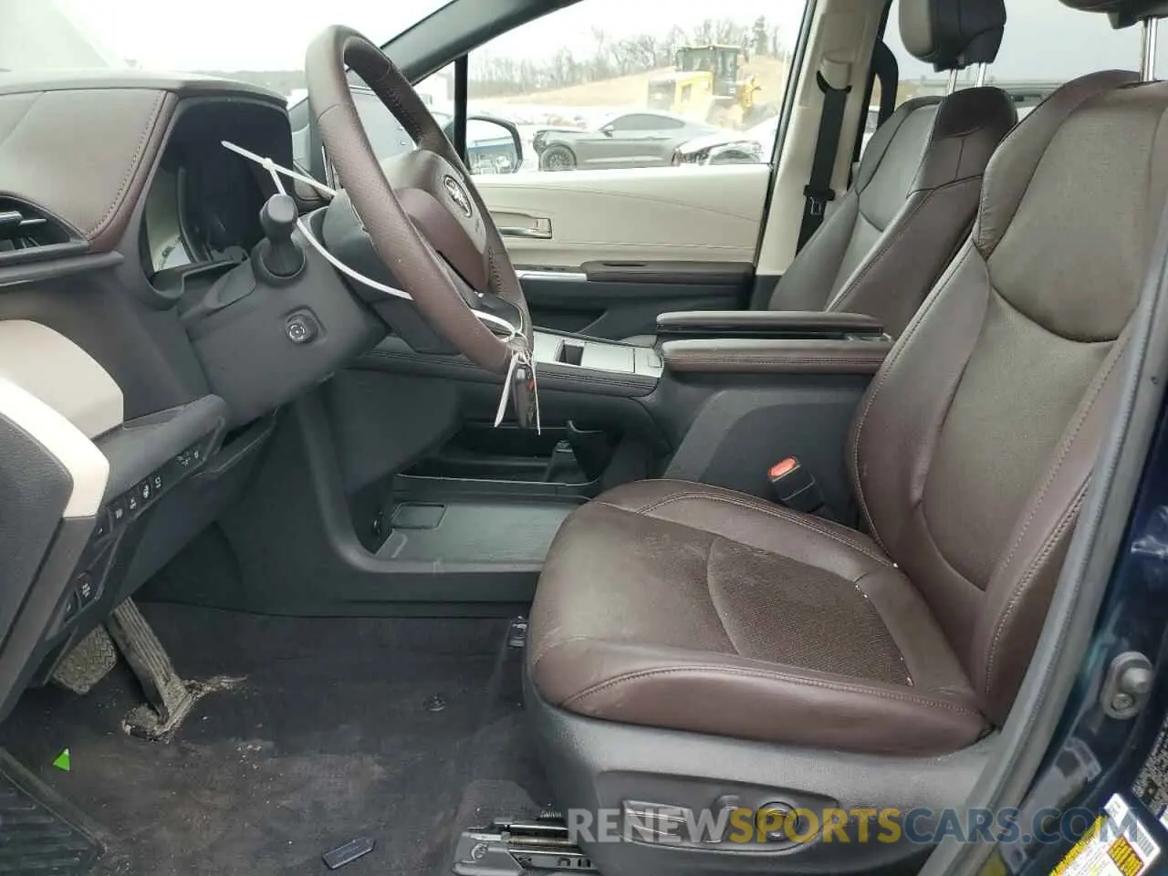 7 Photograph of a damaged car 5TDESKFC1RS111924 TOYOTA SIENNA 2024