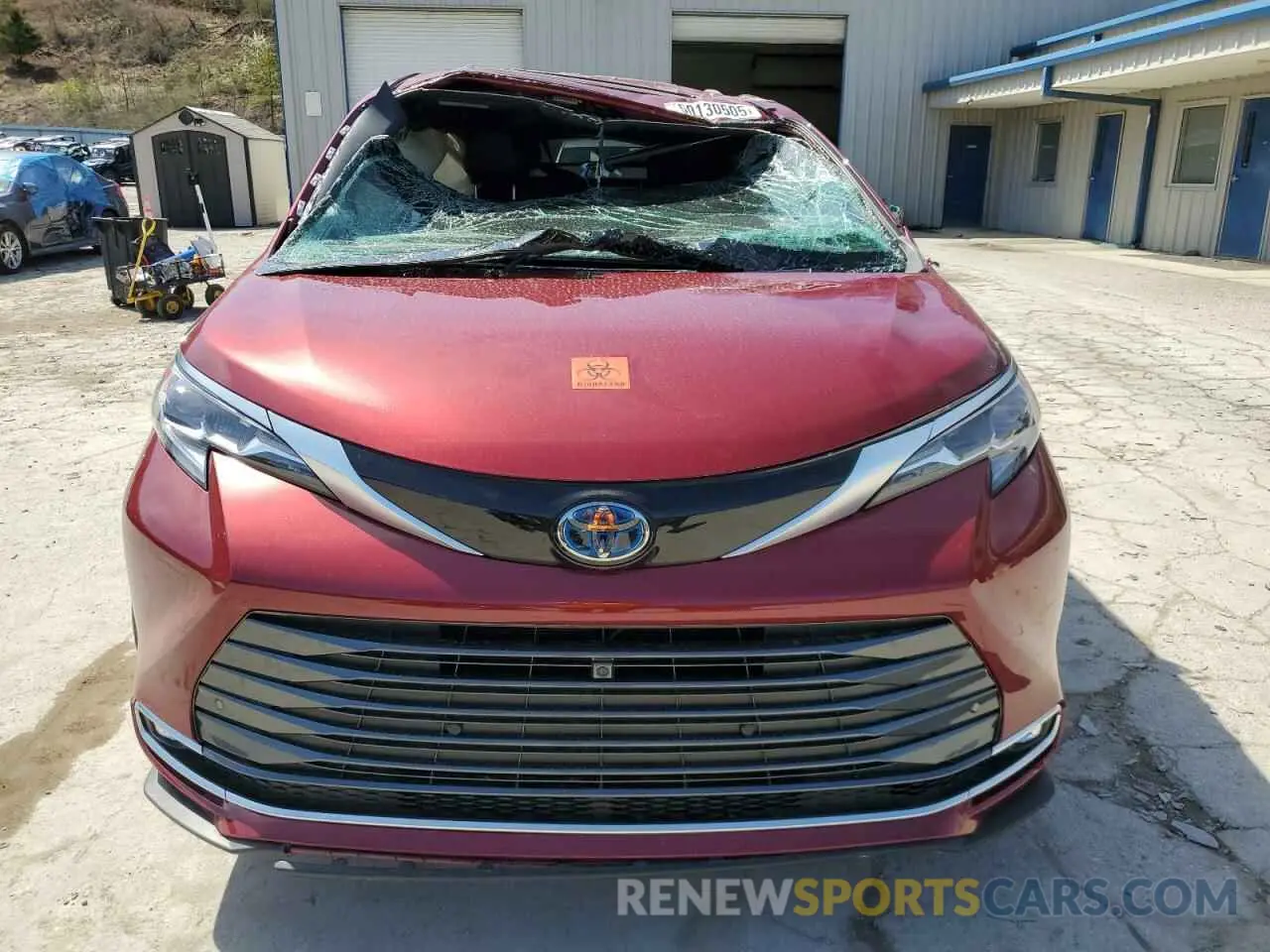 5 Photograph of a damaged car 5TDESKFC3RS134363 TOYOTA SIENNA 2024