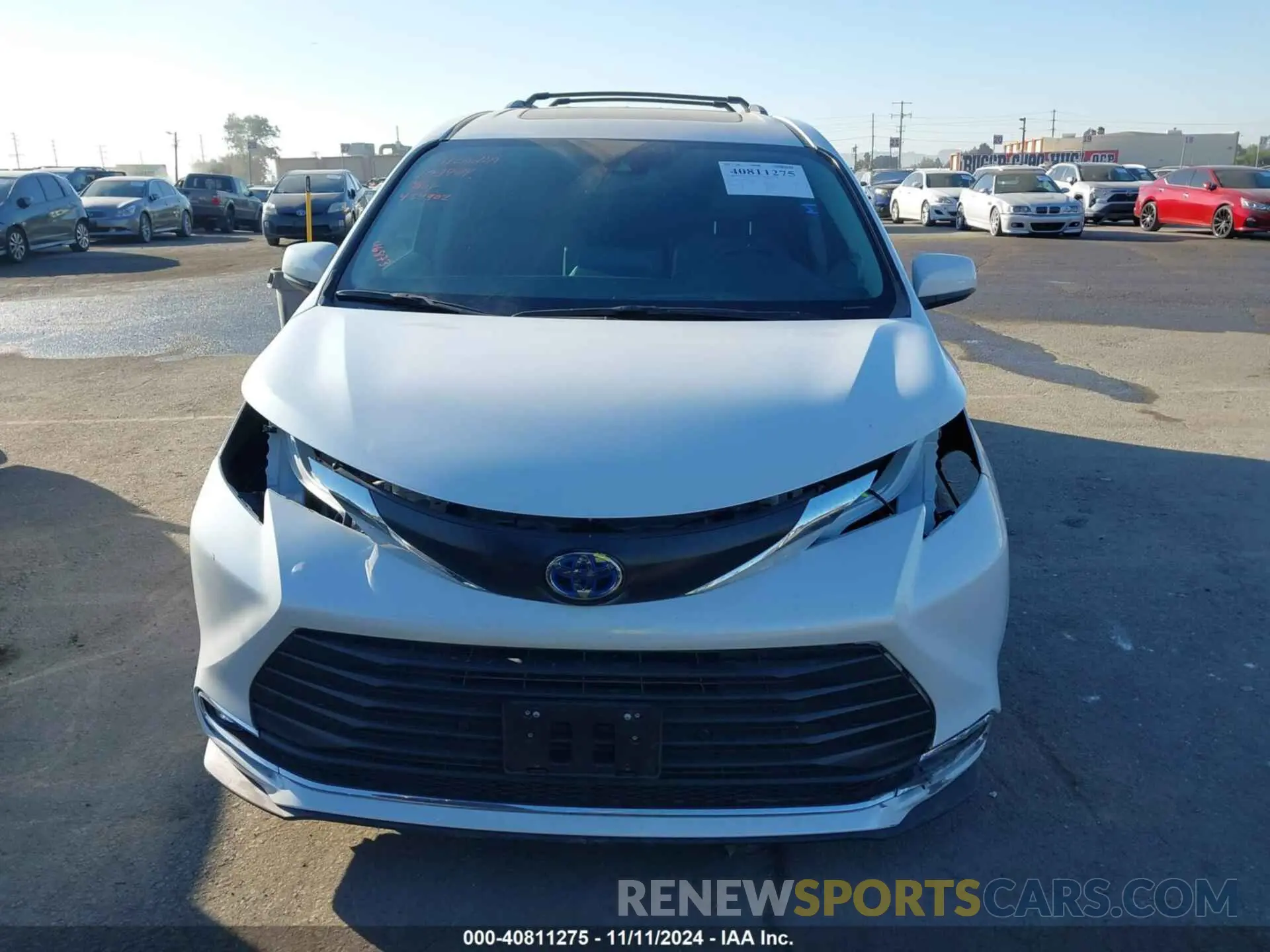13 Photograph of a damaged car 5TDJRKEC5RS208071 TOYOTA SIENNA 2024