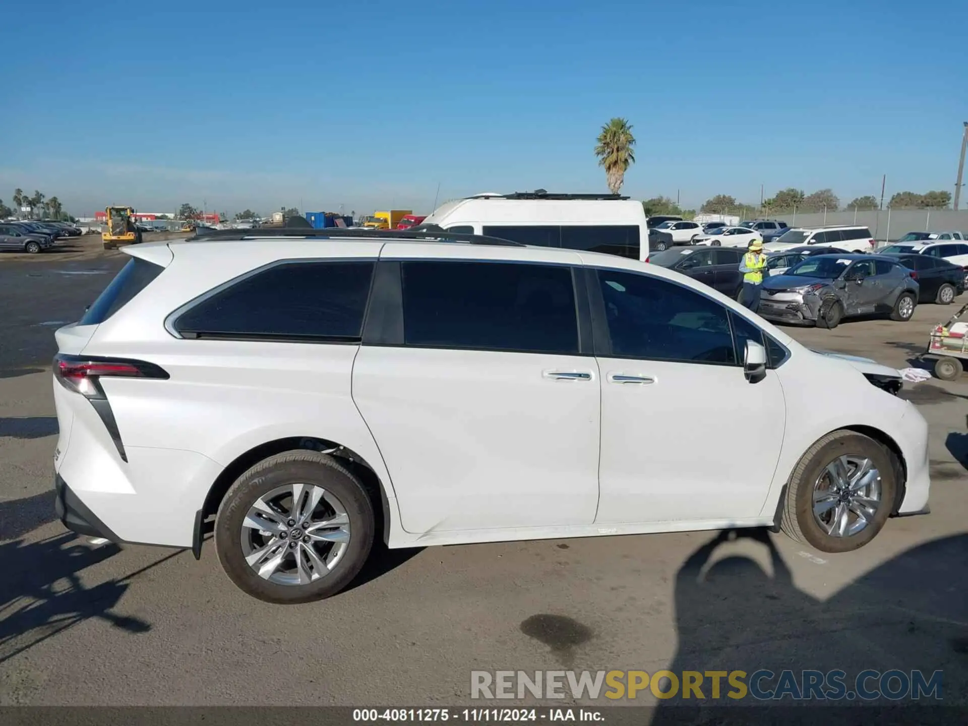14 Photograph of a damaged car 5TDJRKEC5RS208071 TOYOTA SIENNA 2024