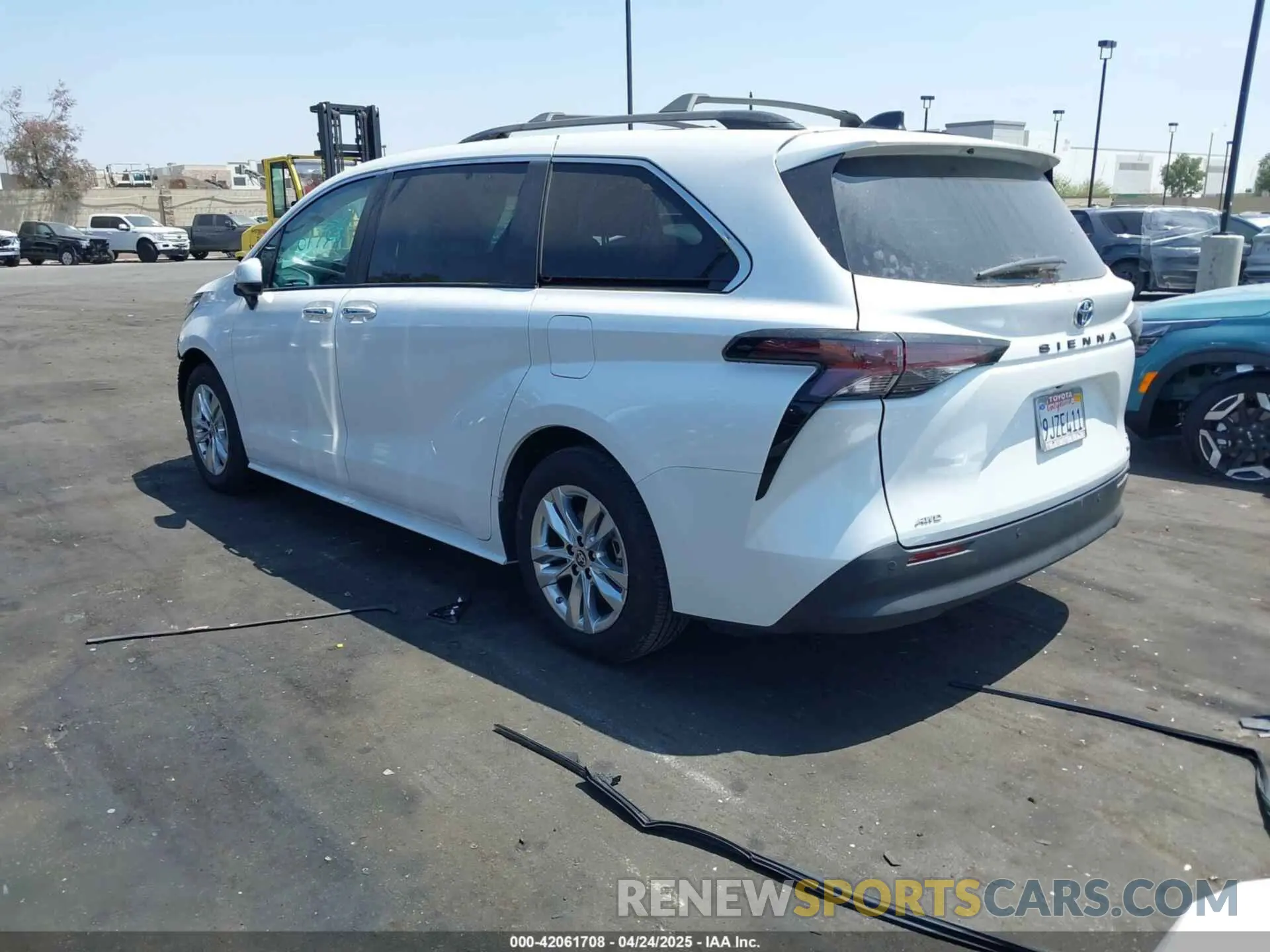 3 Фотография поврежденного автомобиля 5TDJSKFC9RS111099 TOYOTA SIENNA 2024