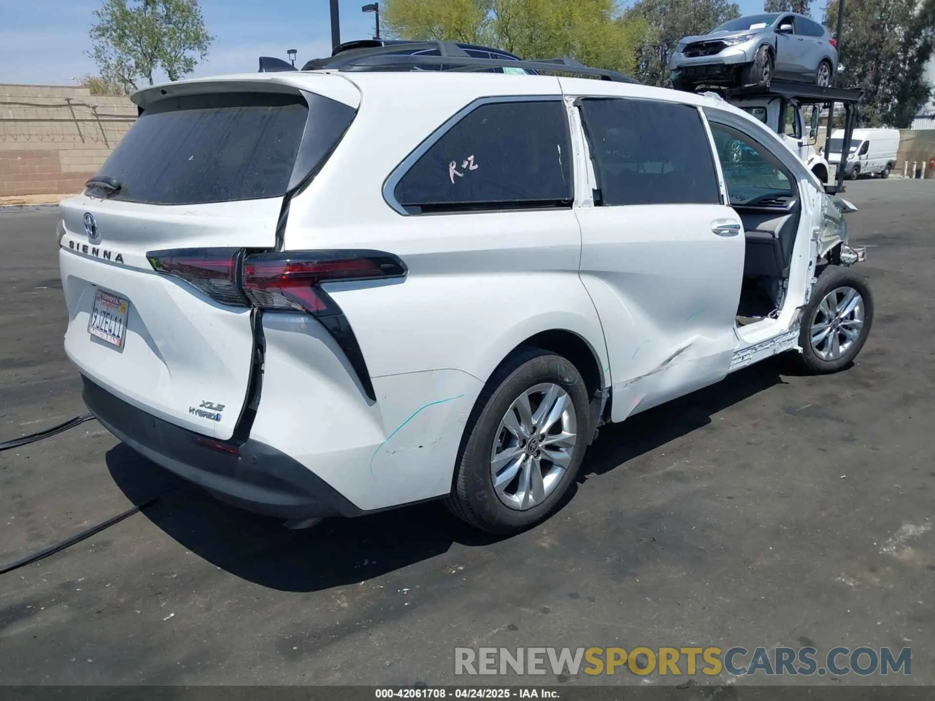 4 Фотография поврежденного автомобиля 5TDJSKFC9RS111099 TOYOTA SIENNA 2024