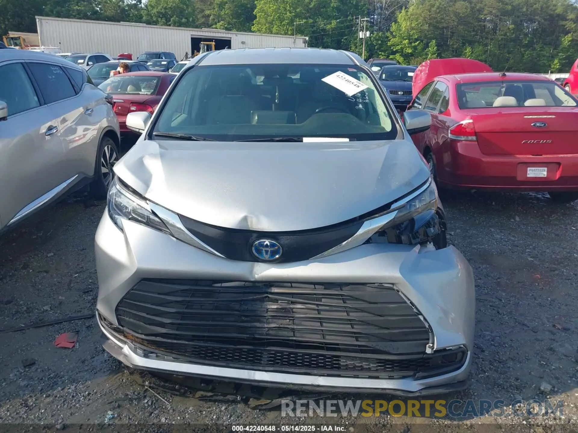 12 Photograph of a damaged car 5TDKRKEC0RS203462 TOYOTA SIENNA 2024