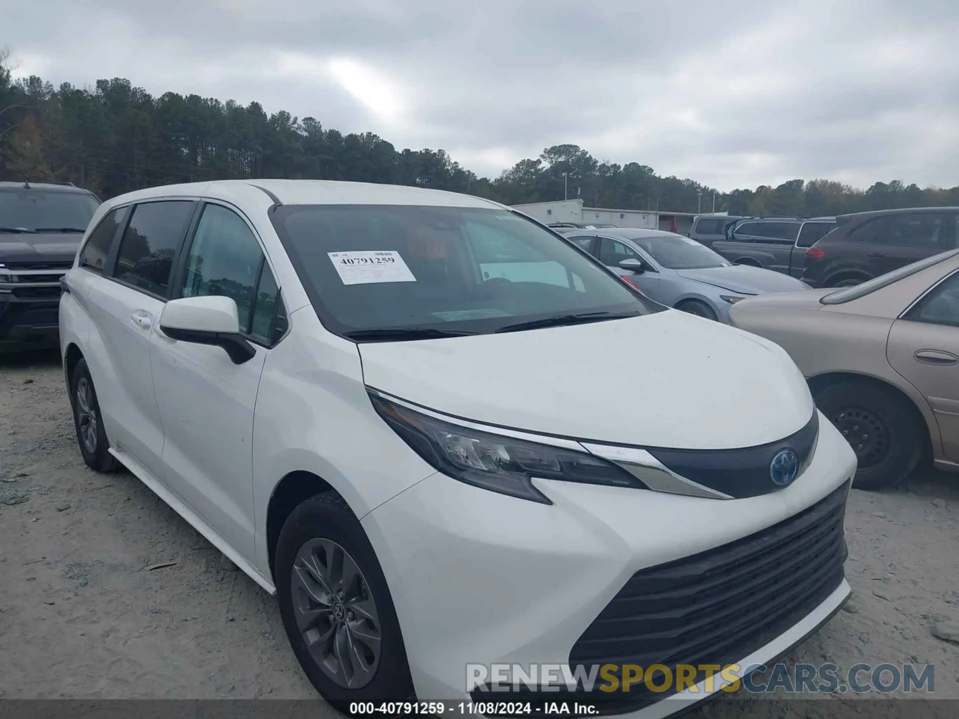 13 Photograph of a damaged car 5TDKRKEC2RS192349 TOYOTA SIENNA 2024