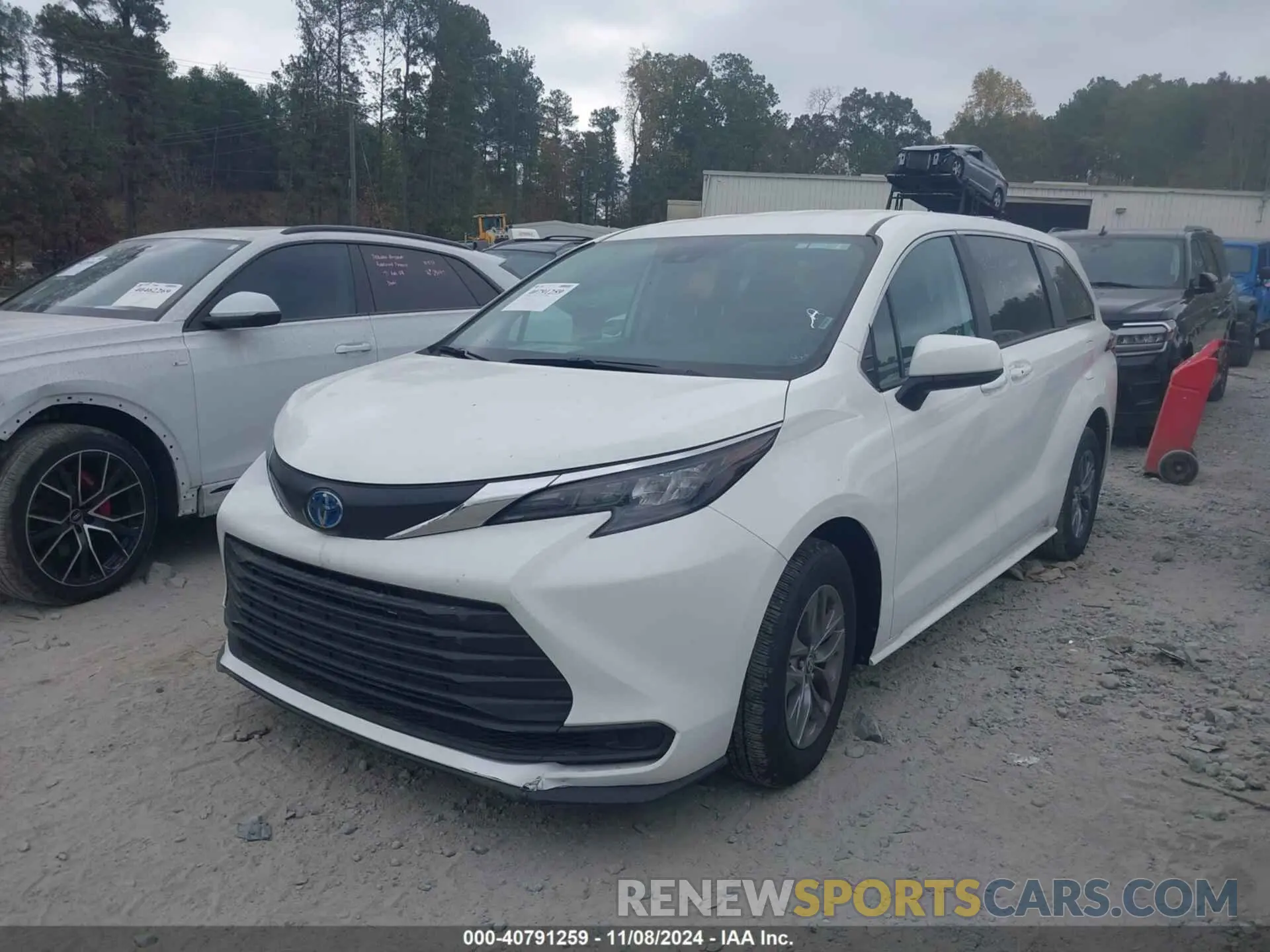 2 Photograph of a damaged car 5TDKRKEC2RS192349 TOYOTA SIENNA 2024