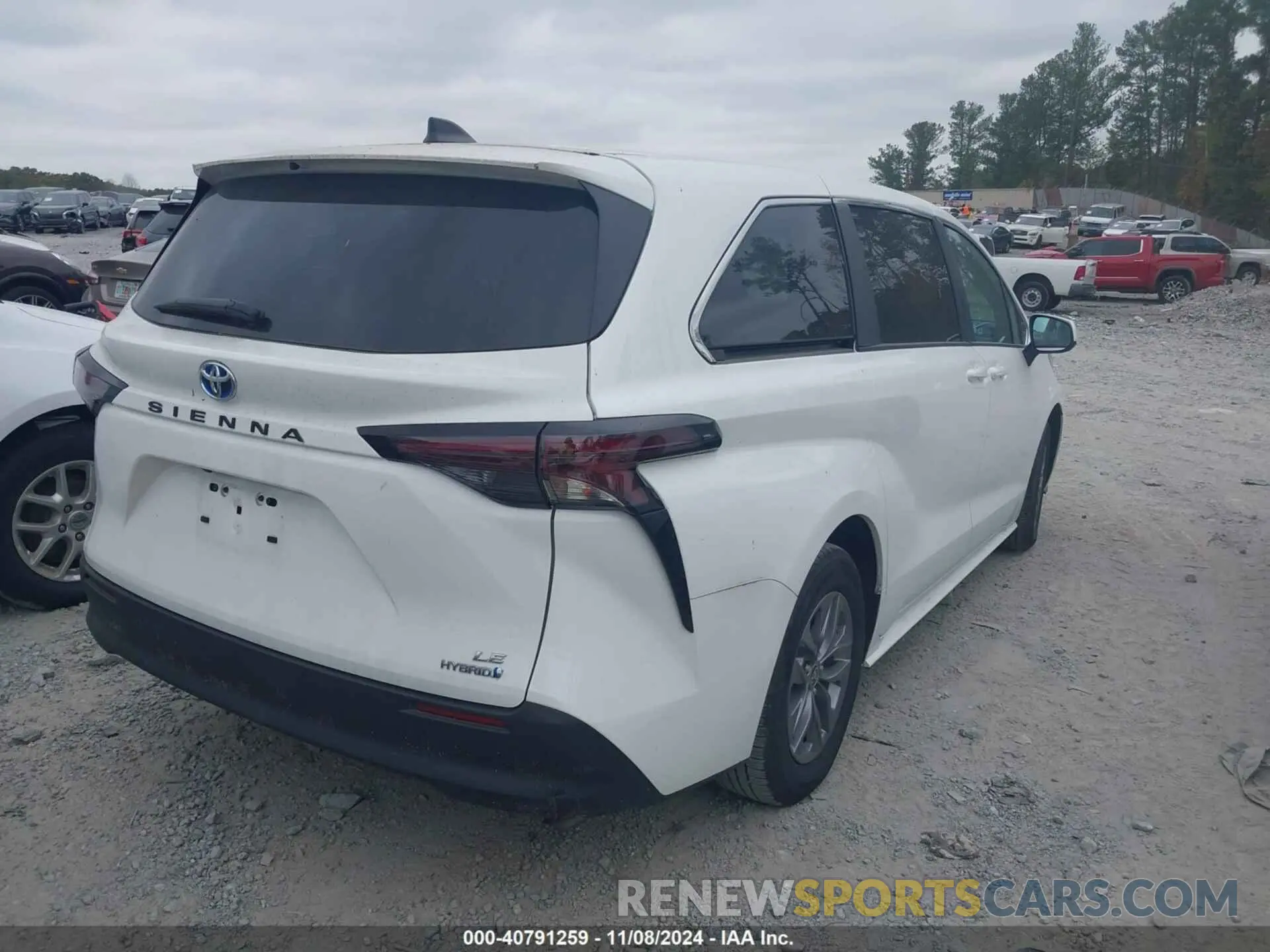 4 Photograph of a damaged car 5TDKRKEC2RS192349 TOYOTA SIENNA 2024