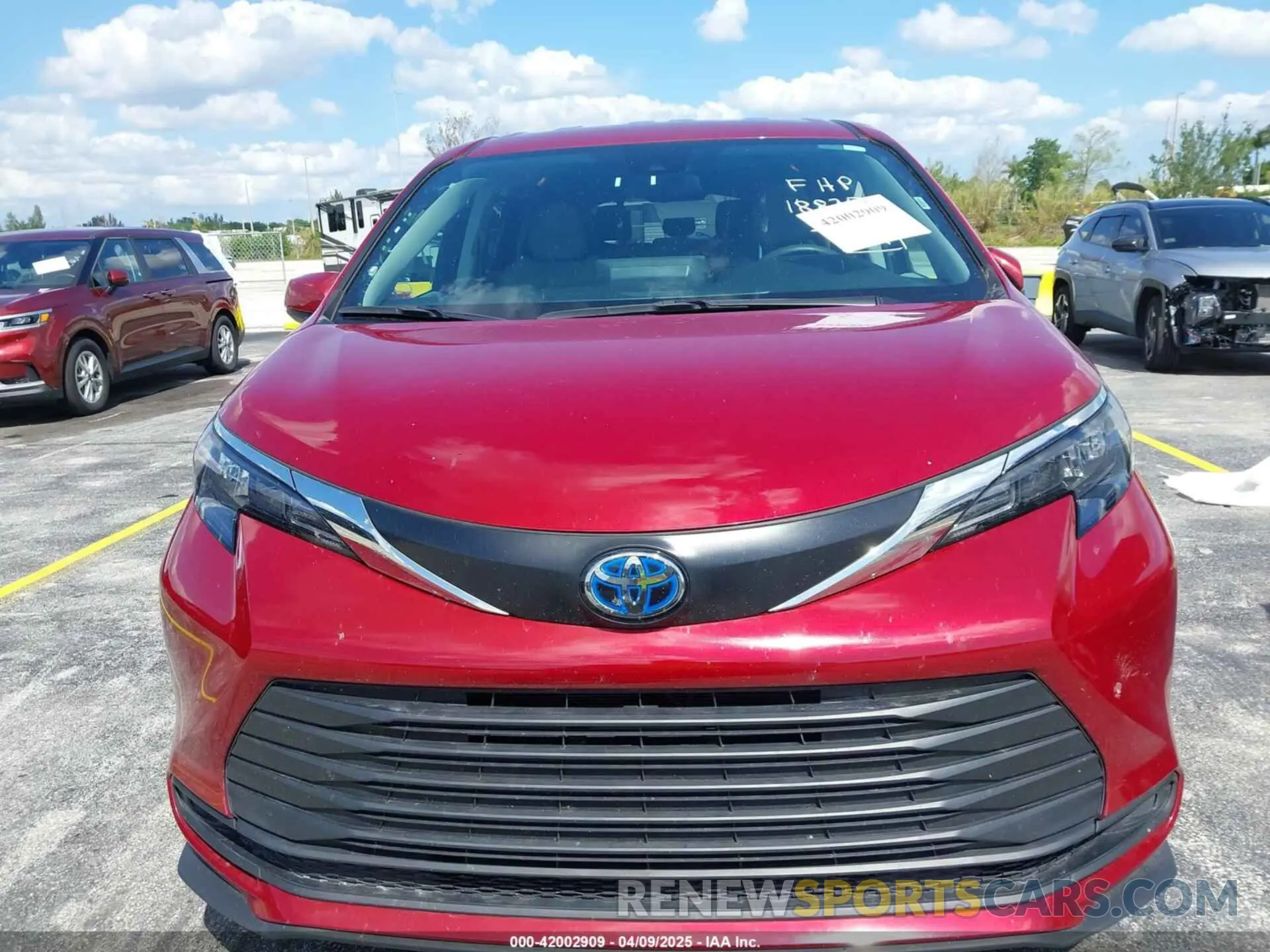 12 Фотография поврежденного автомобиля 5TDKRKEC4RS188352 TOYOTA SIENNA 2024
