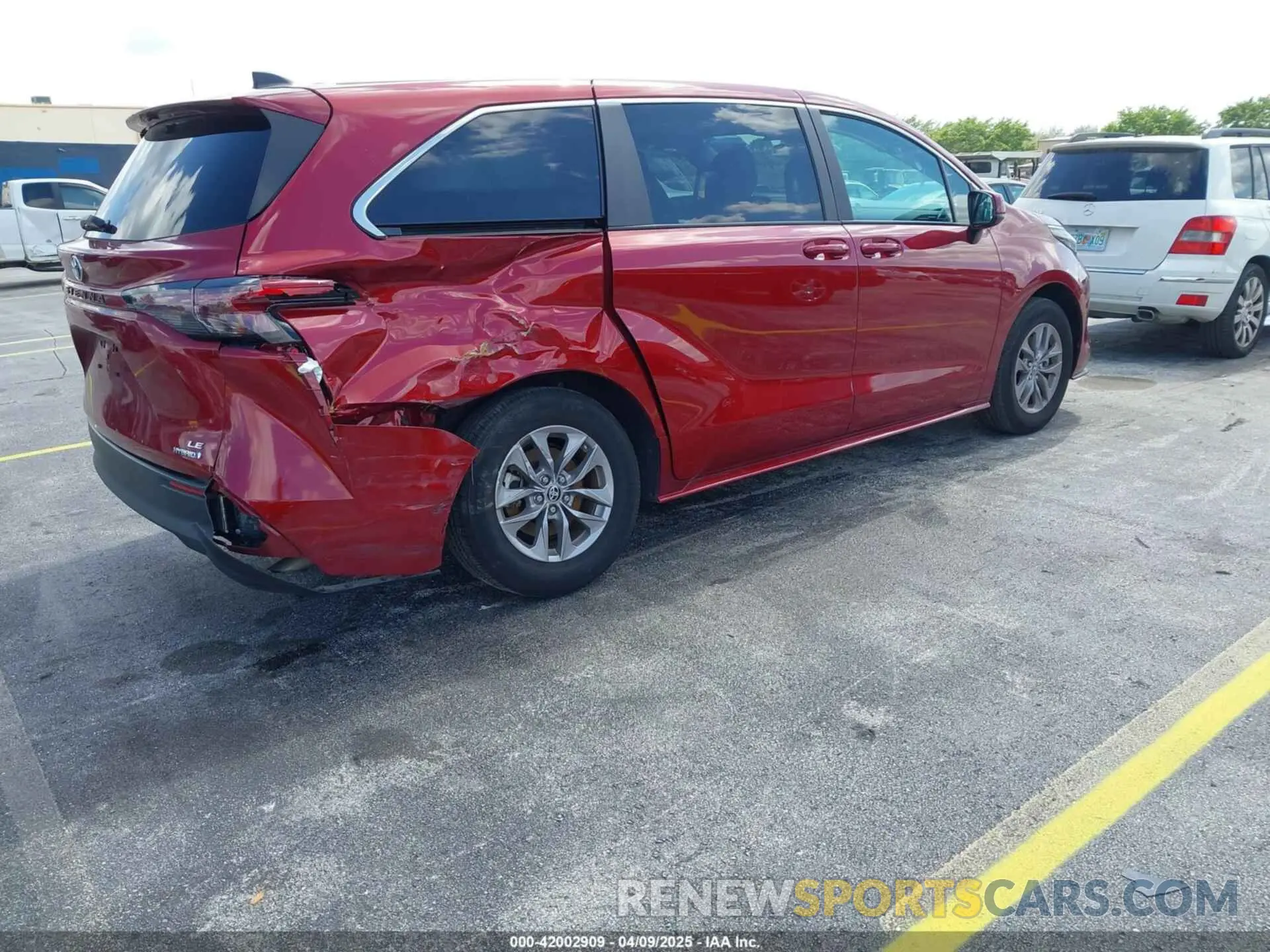 4 Фотография поврежденного автомобиля 5TDKRKEC4RS188352 TOYOTA SIENNA 2024