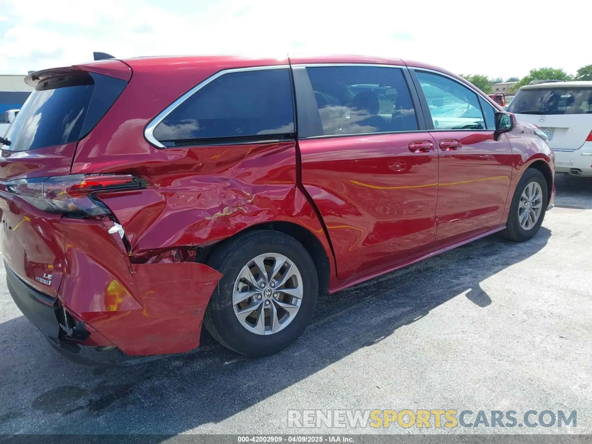 6 Фотография поврежденного автомобиля 5TDKRKEC4RS188352 TOYOTA SIENNA 2024