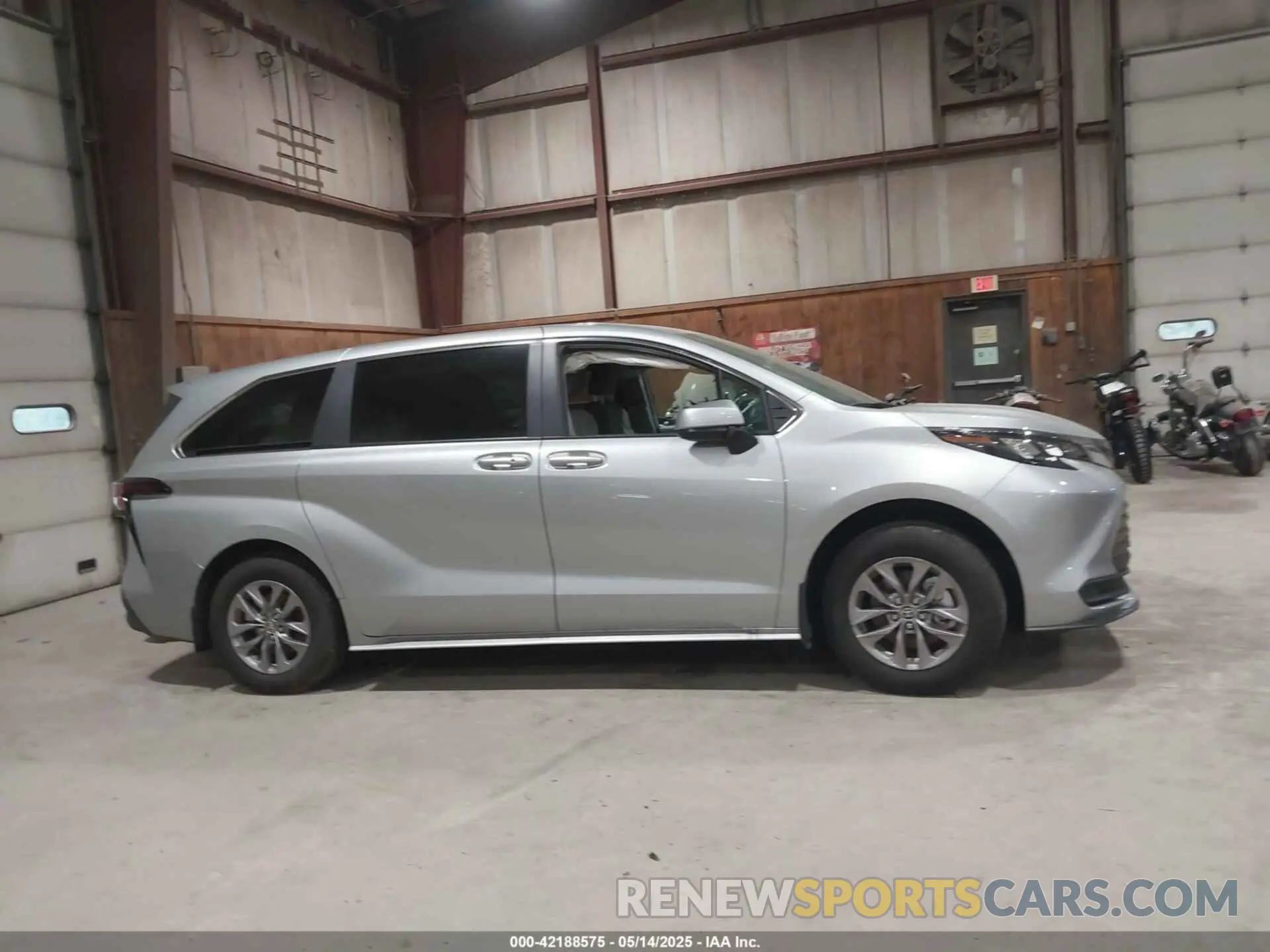 14 Фотография поврежденного автомобиля 5TDKRKEC6RS216152 TOYOTA SIENNA 2024