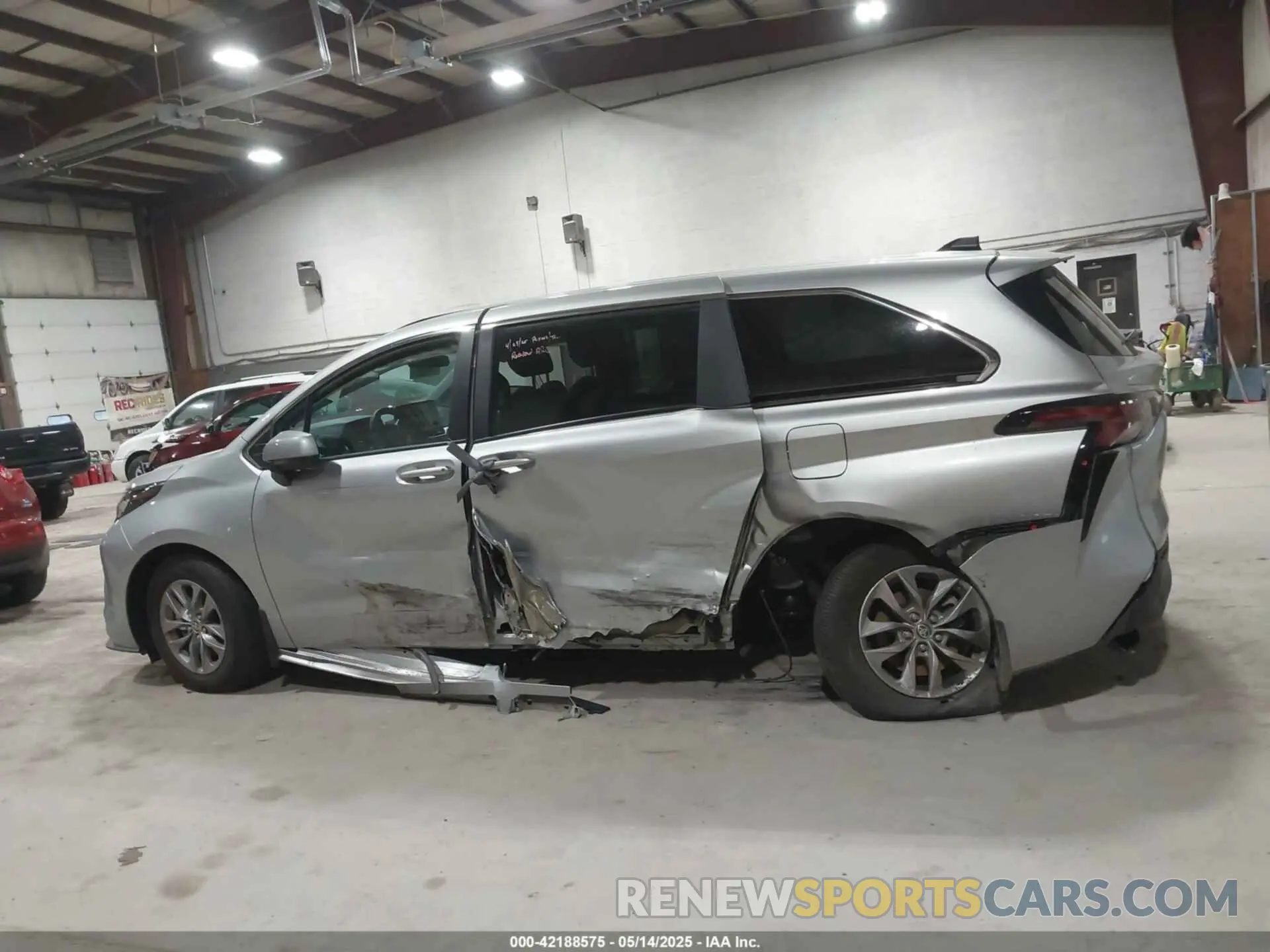 15 Фотография поврежденного автомобиля 5TDKRKEC6RS216152 TOYOTA SIENNA 2024