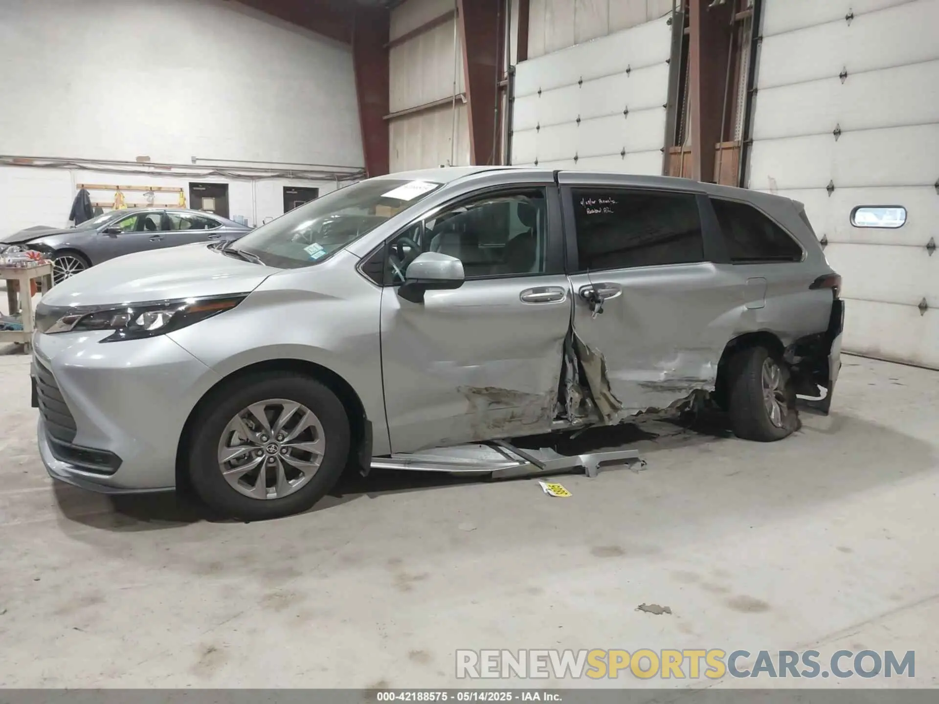 6 Фотография поврежденного автомобиля 5TDKRKEC6RS216152 TOYOTA SIENNA 2024